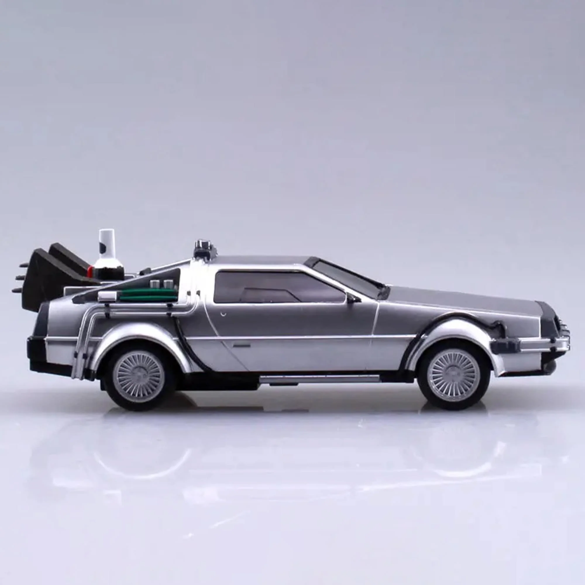 Back to the Future 2 Pullback DeLorean 1/43 Scale Model Kit - Image 4