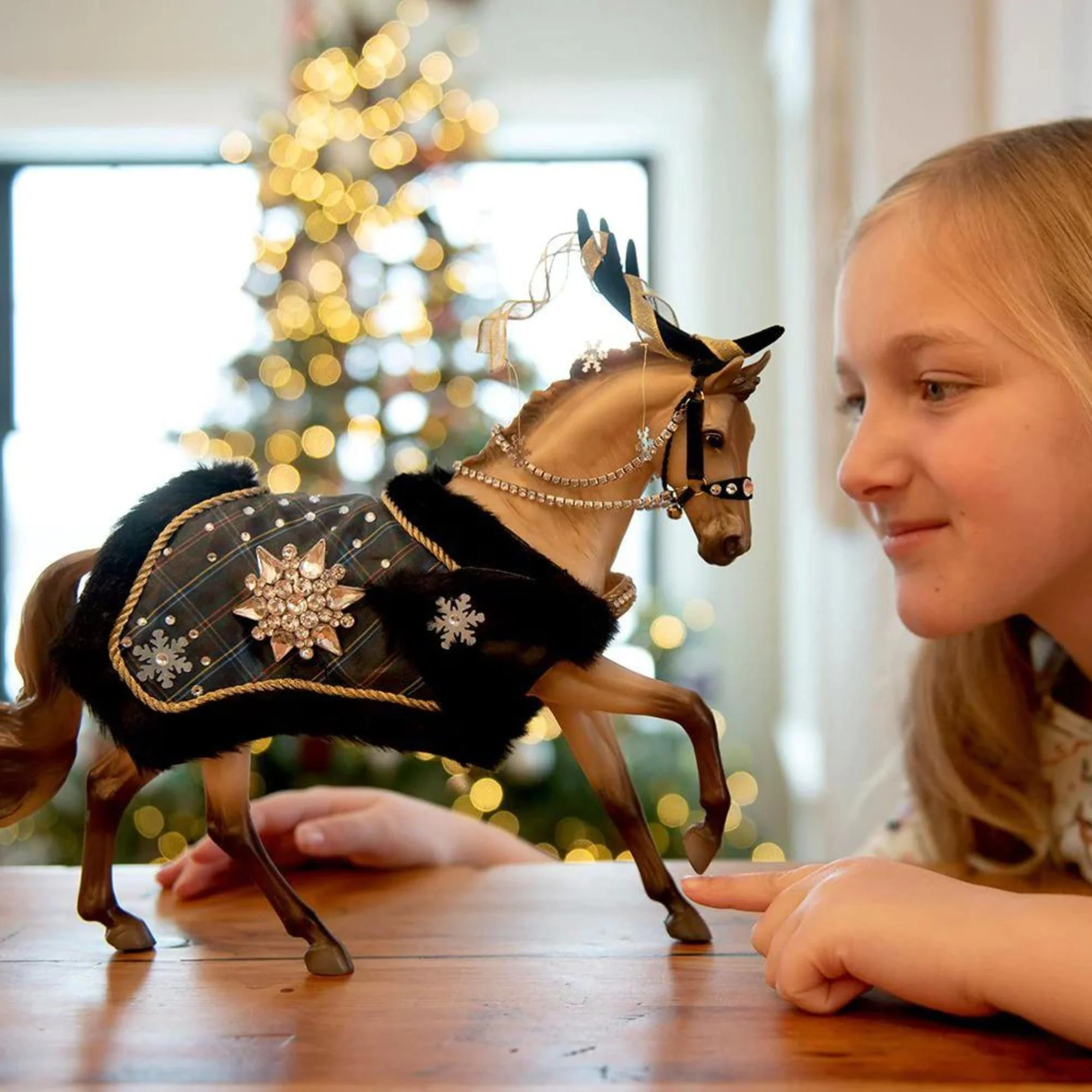 Breyer 2023 Holiday Horse | Highlander - Image 9