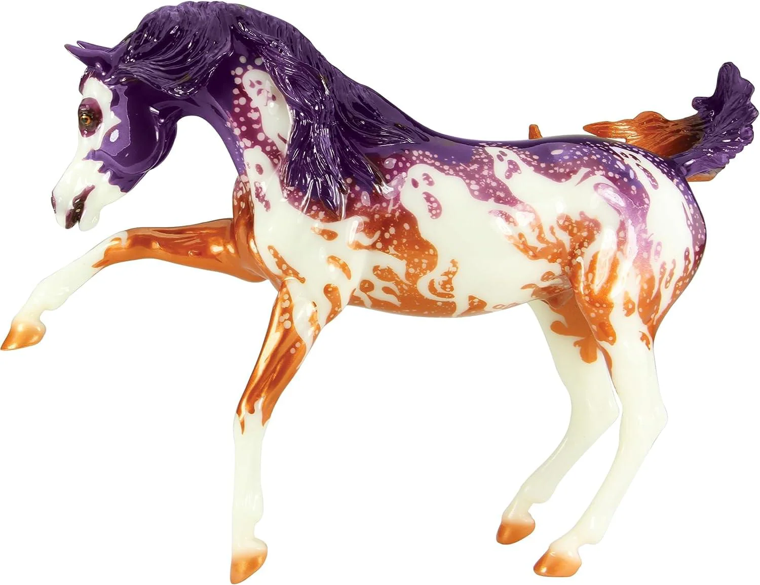 Breyer Traditional 1:9 Scale Model Horse | Spectre 2023 Halloween Horse - Image 4