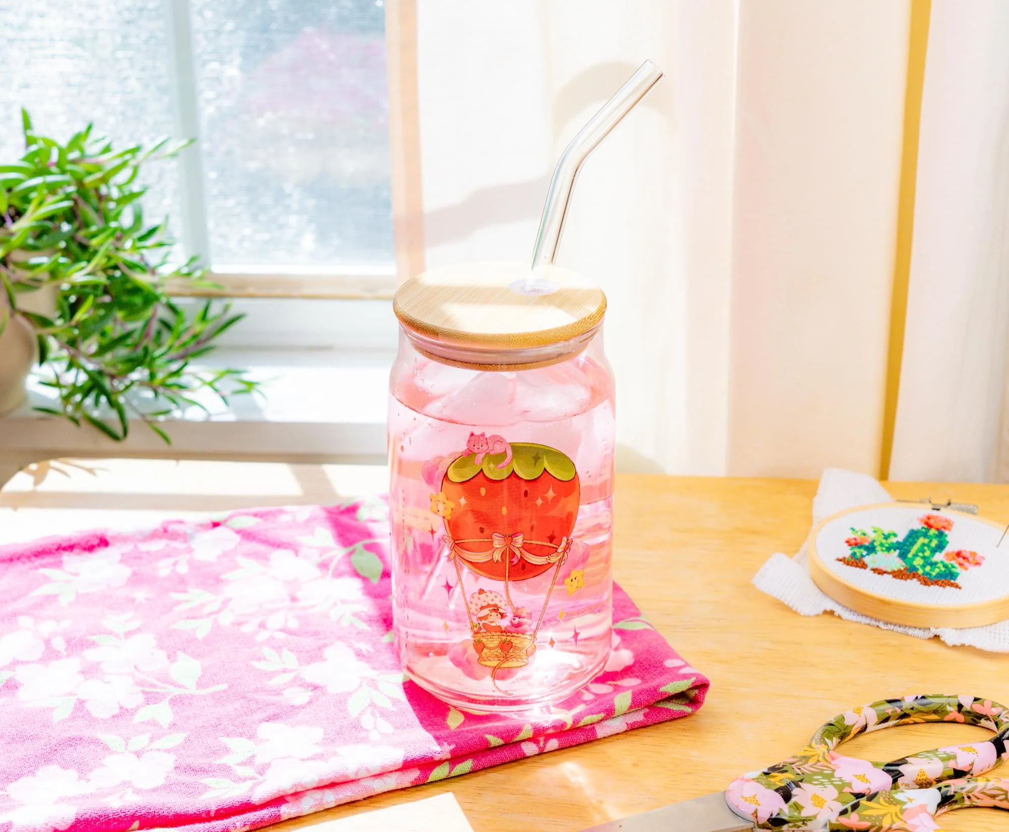 Care Bears x Strawberry Shortcake 16-Ounce Glass Tumbler With Lid and Straw - Image 8