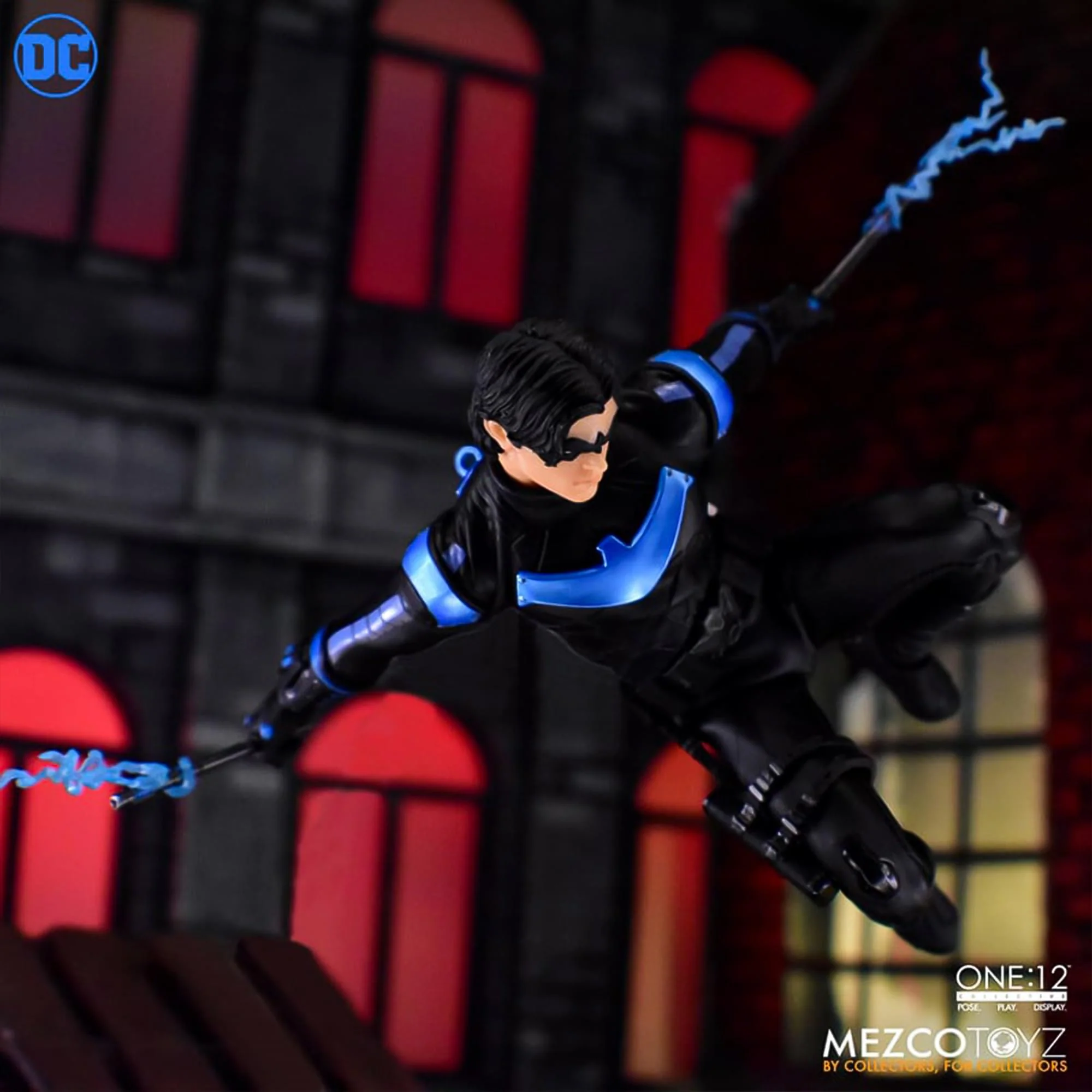 DC One:12 Collective Nightwing Action Figure - Image 4