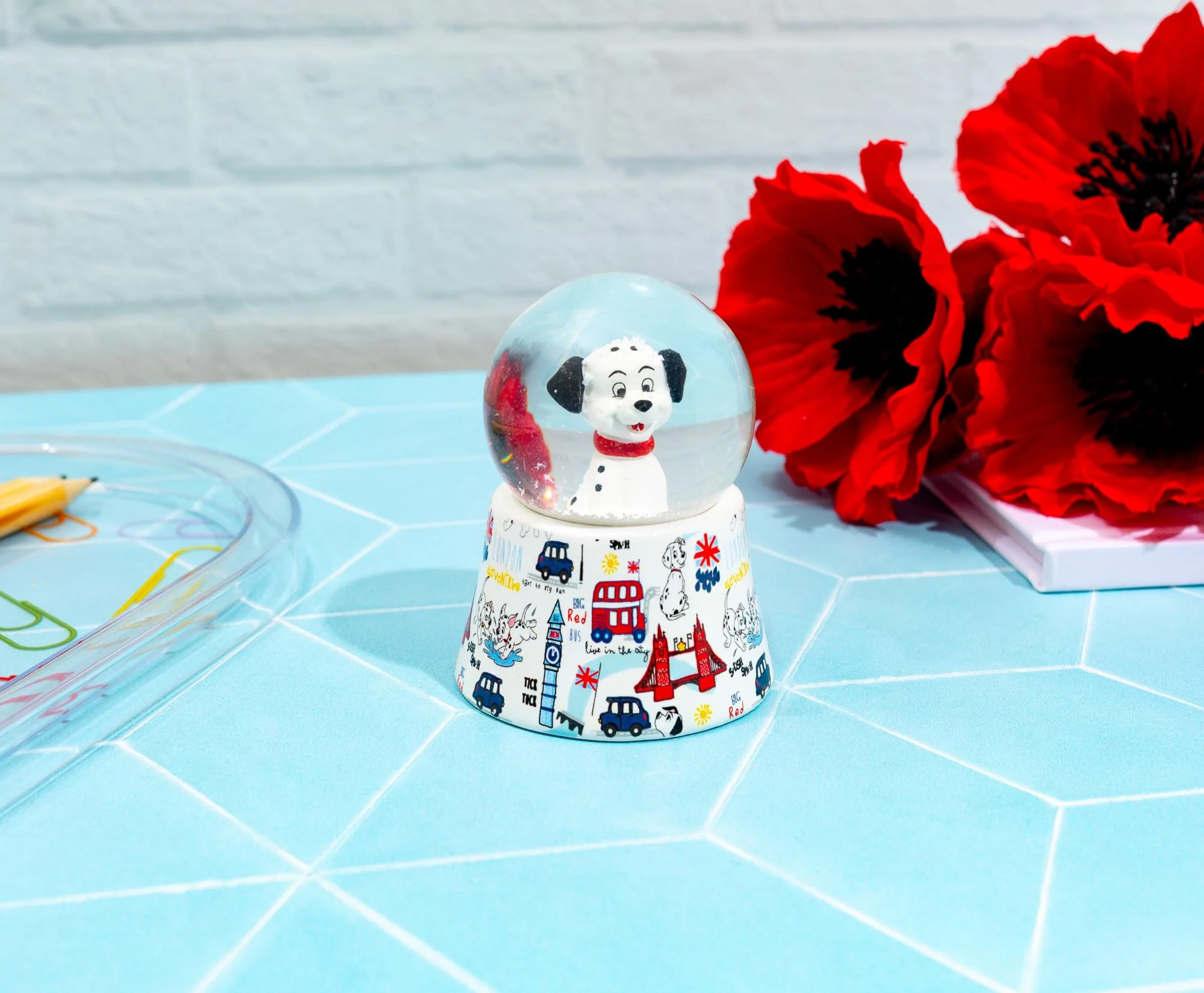 Disney 101 Dalmatians Lucky 3-Inch Mini Light-Up Snow Globe - Image 5