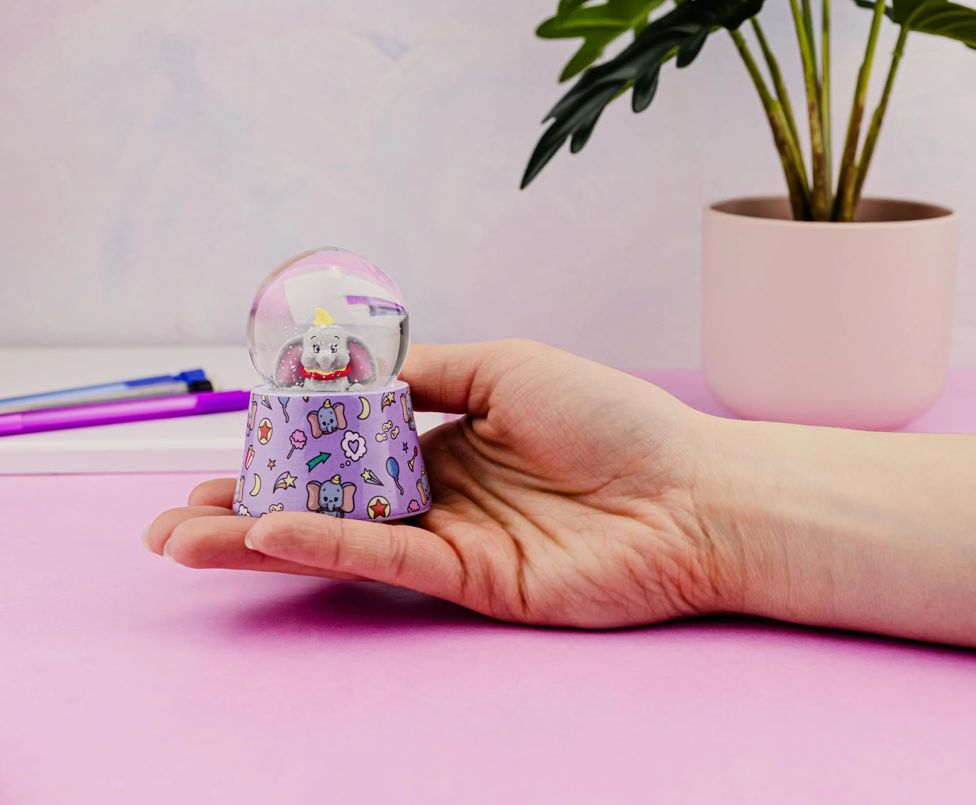 Disney Dumbo 3-Inch Mini Light-Up Snow Globe - Image 8