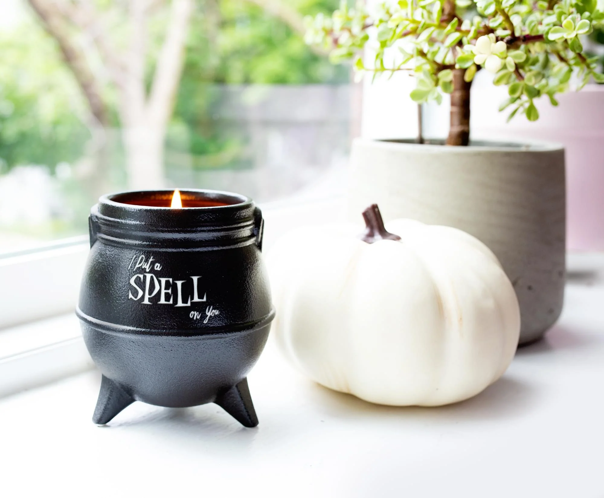 Disney Hocus Pocus "I Put A Spell On You" Ceramic Cauldron Candle - Image 7