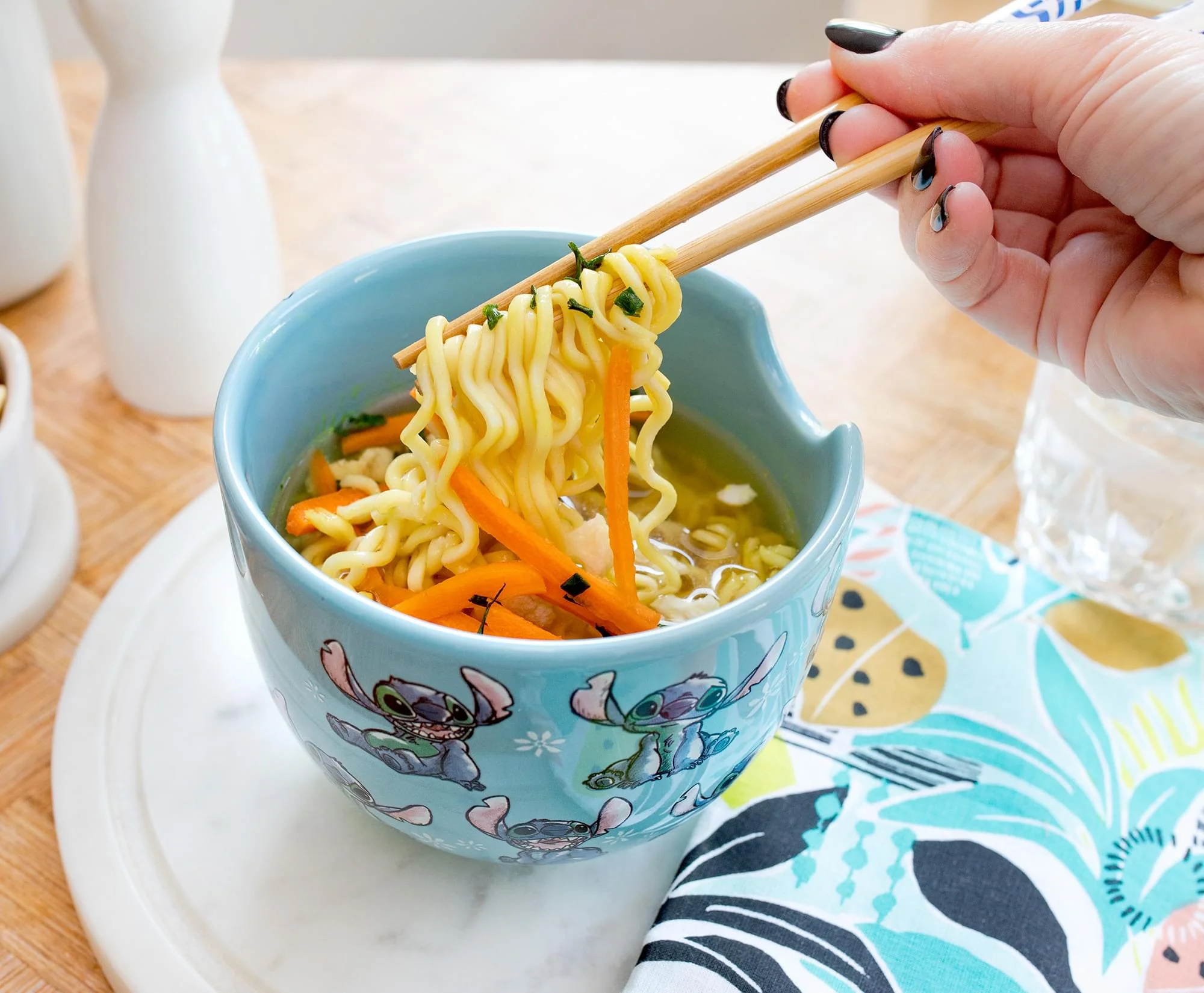 Disney Lilo & Stitch 20-Ounce Ramen Bowl and Chopstick Set - Image 6