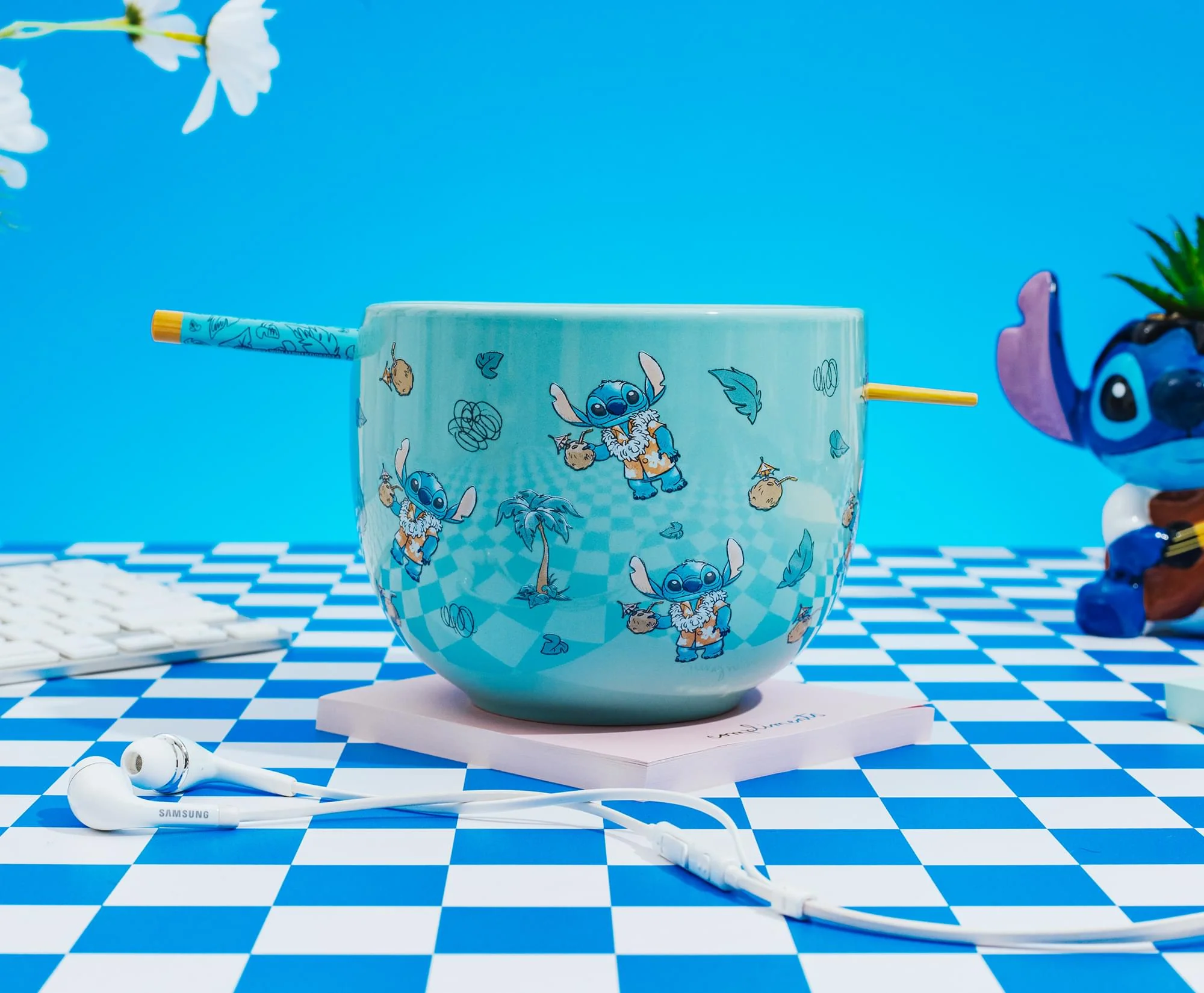 Disney Lilo & Stitch Hawaiian Icons 20-Ounce Ramen Bowl and Chopstick Set - Image 4
