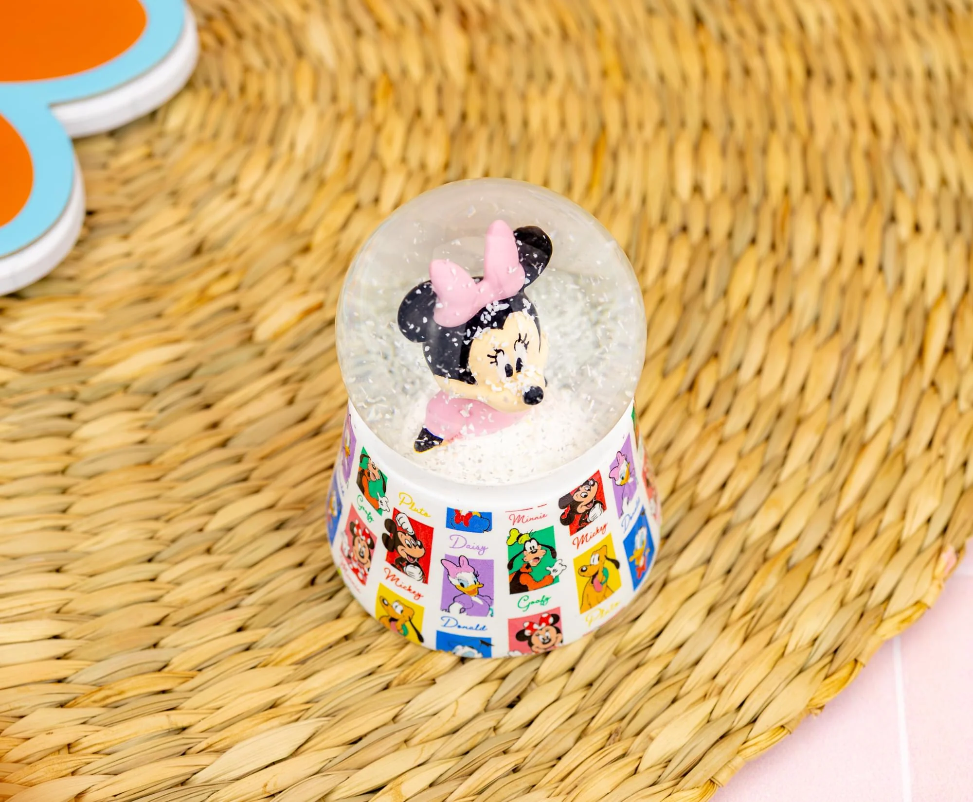 Disney Minnie Mouse Pink 3-Inch Mini Light-Up Snow Globe - Image 6
