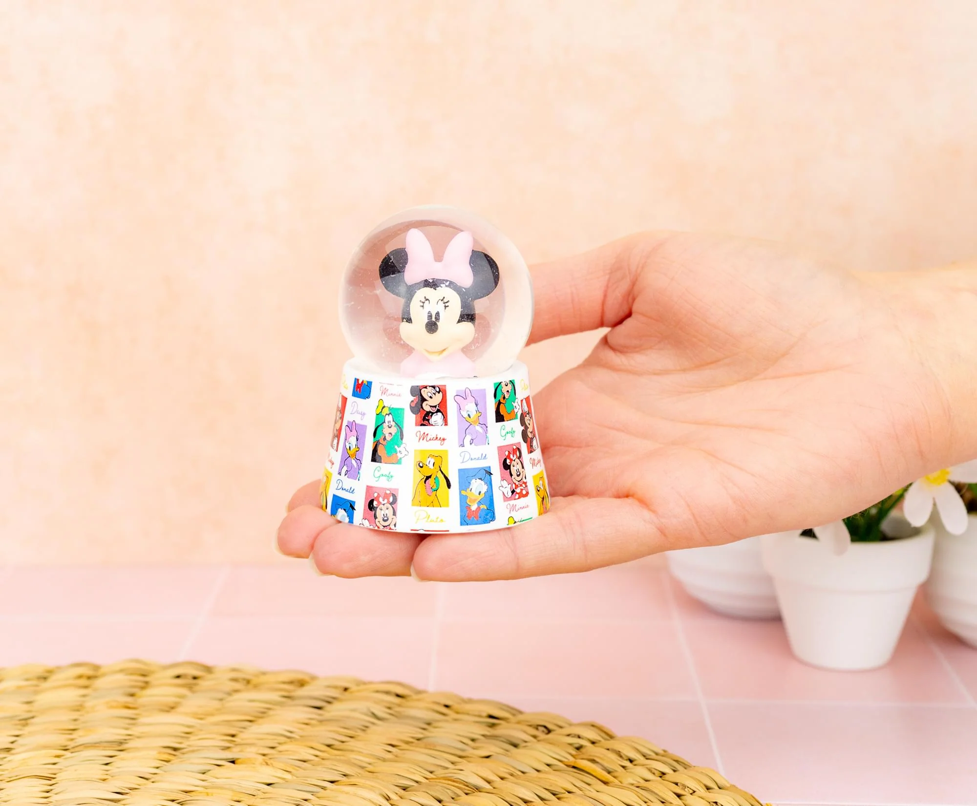 Disney Minnie Mouse Pink 3-Inch Mini Light-Up Snow Globe - Image 9