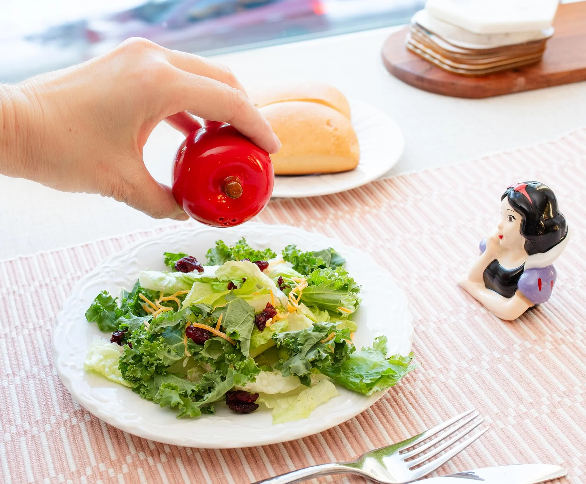 Disney Snow White and Apple Ceramic Salt and Pepper Shaker Set - Image 8