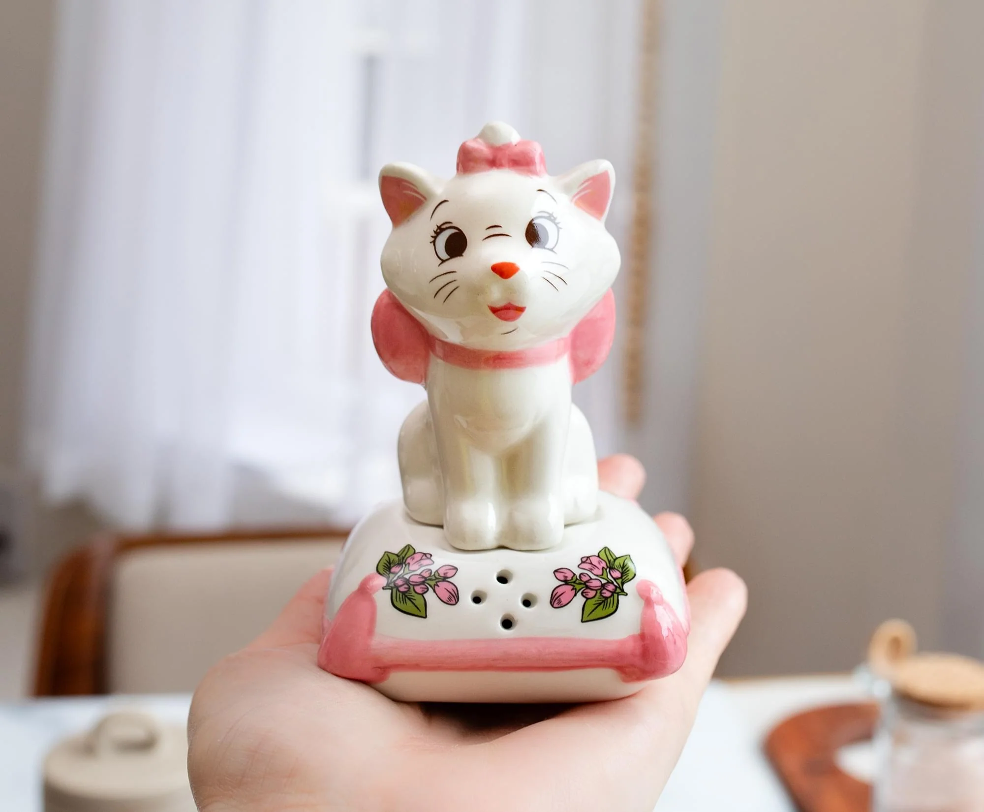 Disney The Aristocats Marie With Pillow Ceramic Salt and Pepper Shaker Set - Image 7