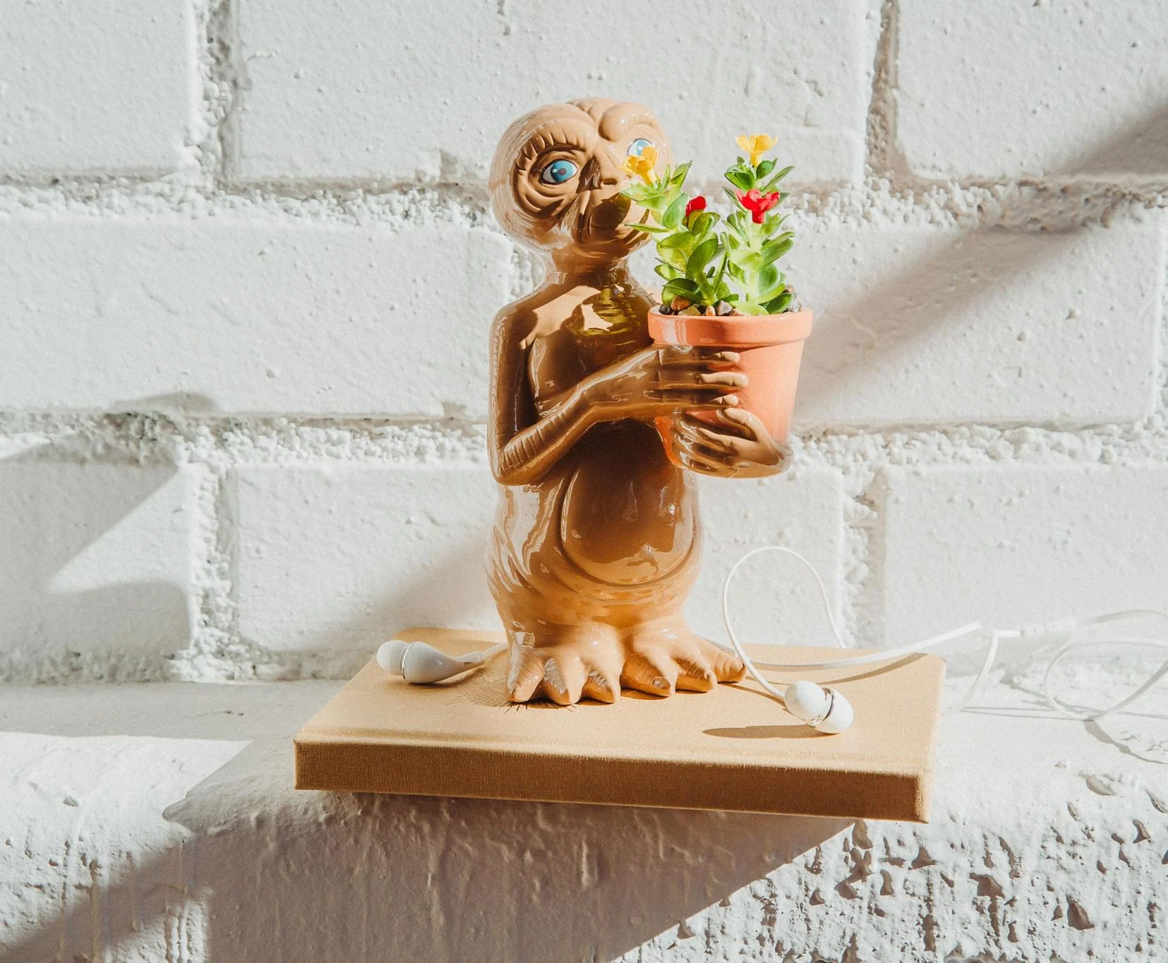 E.T. The Extra-Terrestrial 7-Inch Ceramic Planter With Artificial Succulent - Image 5
