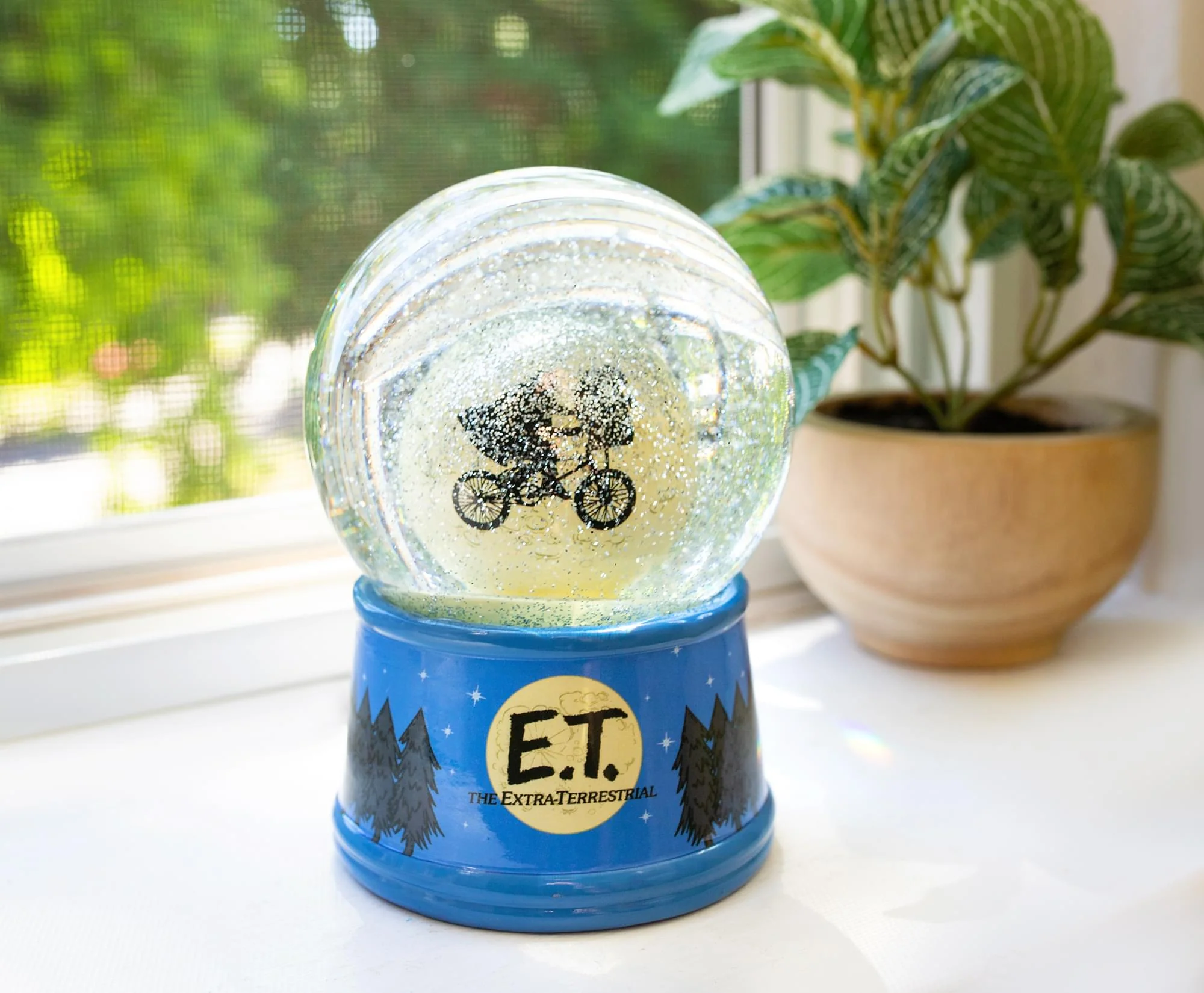 E.T. The Extra-Terrestrial Bike Moon Collectible Snow Globe | 6 Inches Tall - Image 6