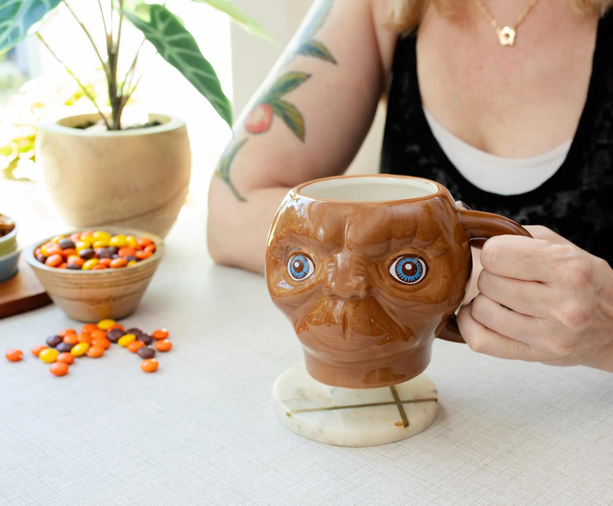 E.T. The Extra-Terrestrial Face 3D Sculpted Ceramic Mug | Holds 20 Ounces - Image 6