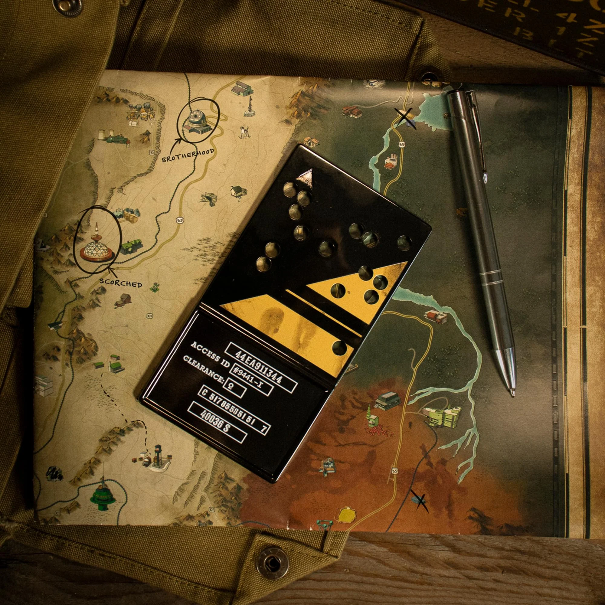 Fallout Limited Edition Nuclear Keycard Replica - Image 5