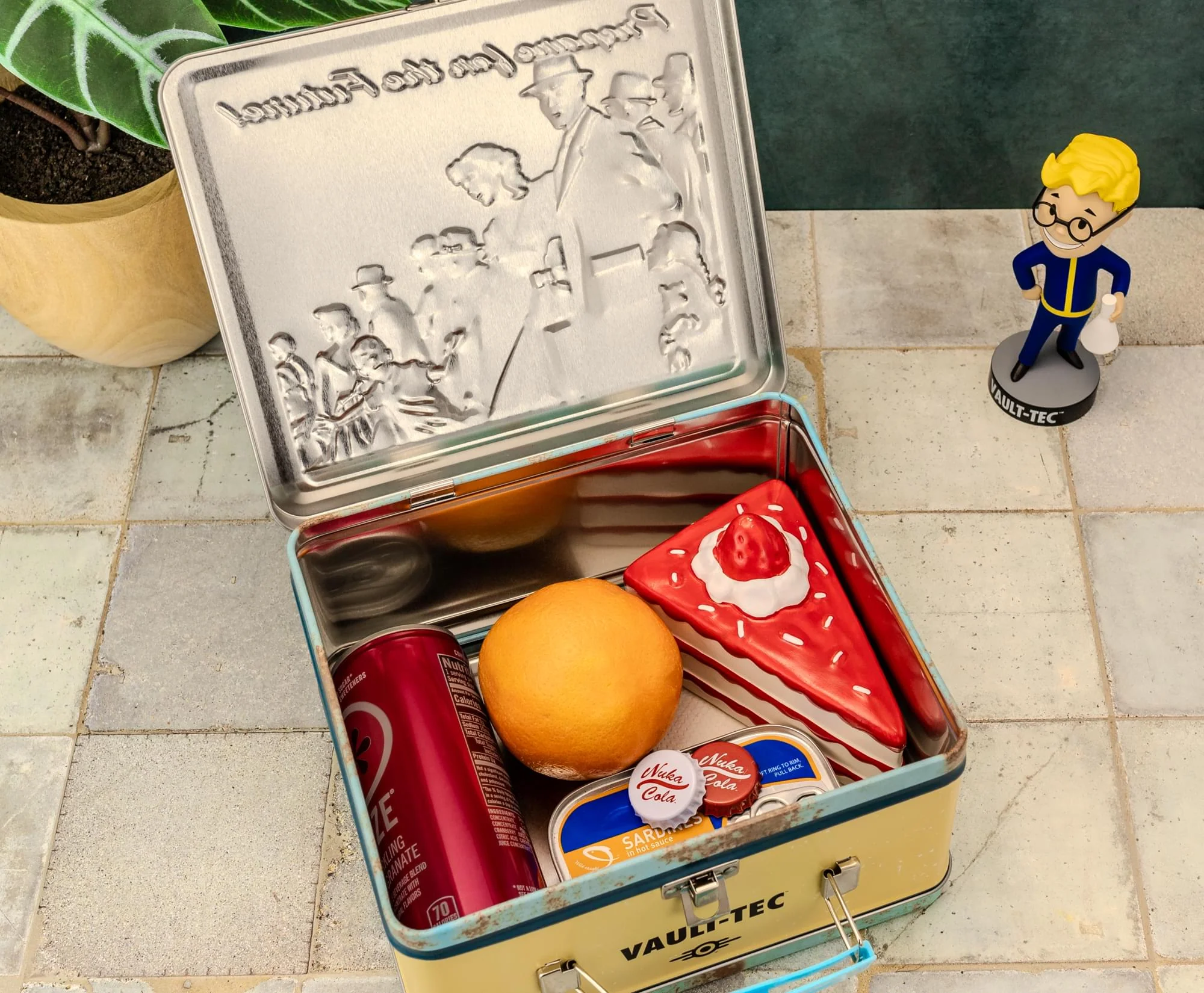 Fallout Vault-Tec "Prepare For The Future" Metal Lunchbox - Image 6