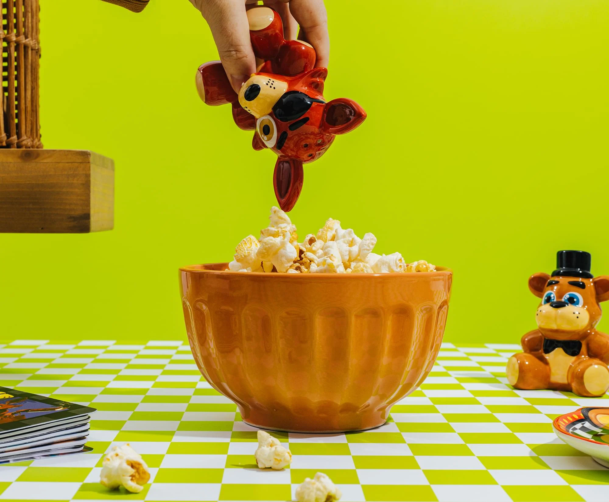 Five Nights At Freddy's Freddy and Foxy Ceramic Salt and Pepper Shaker Set - Image 8