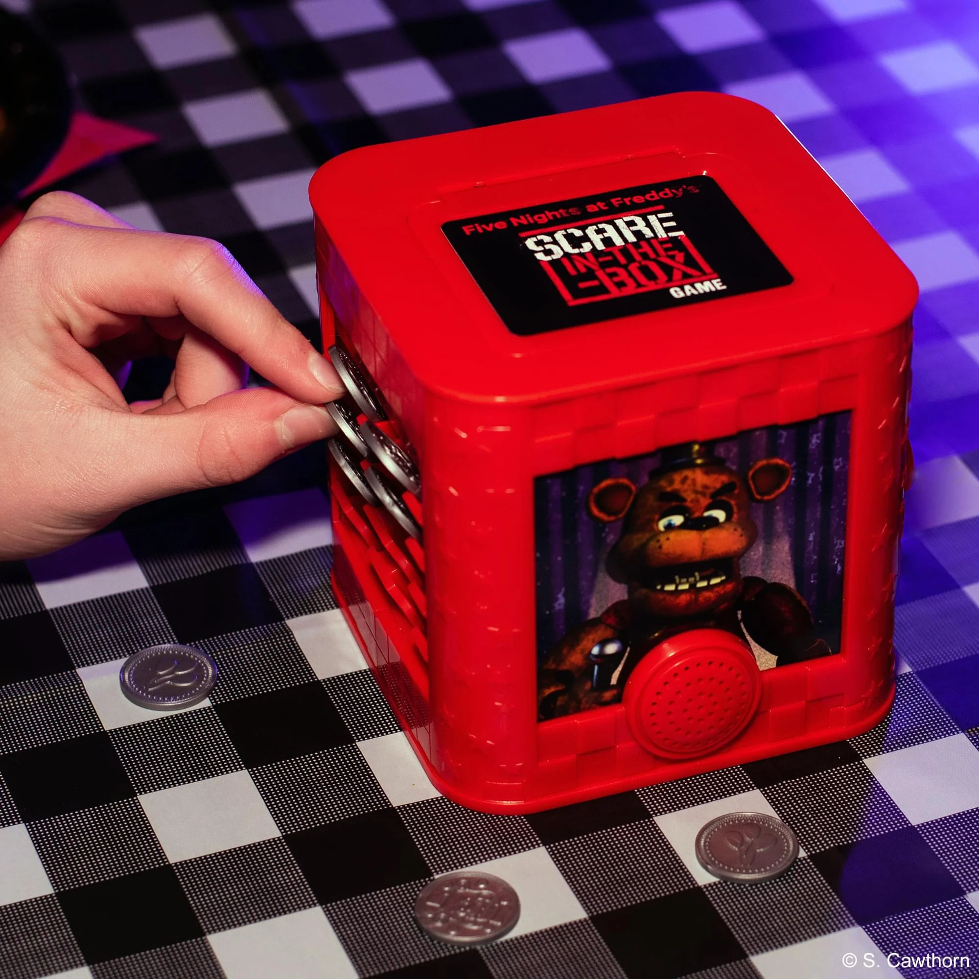 Five Nights at Freddy's Funko Scare-in-The-Box Game - Image 7