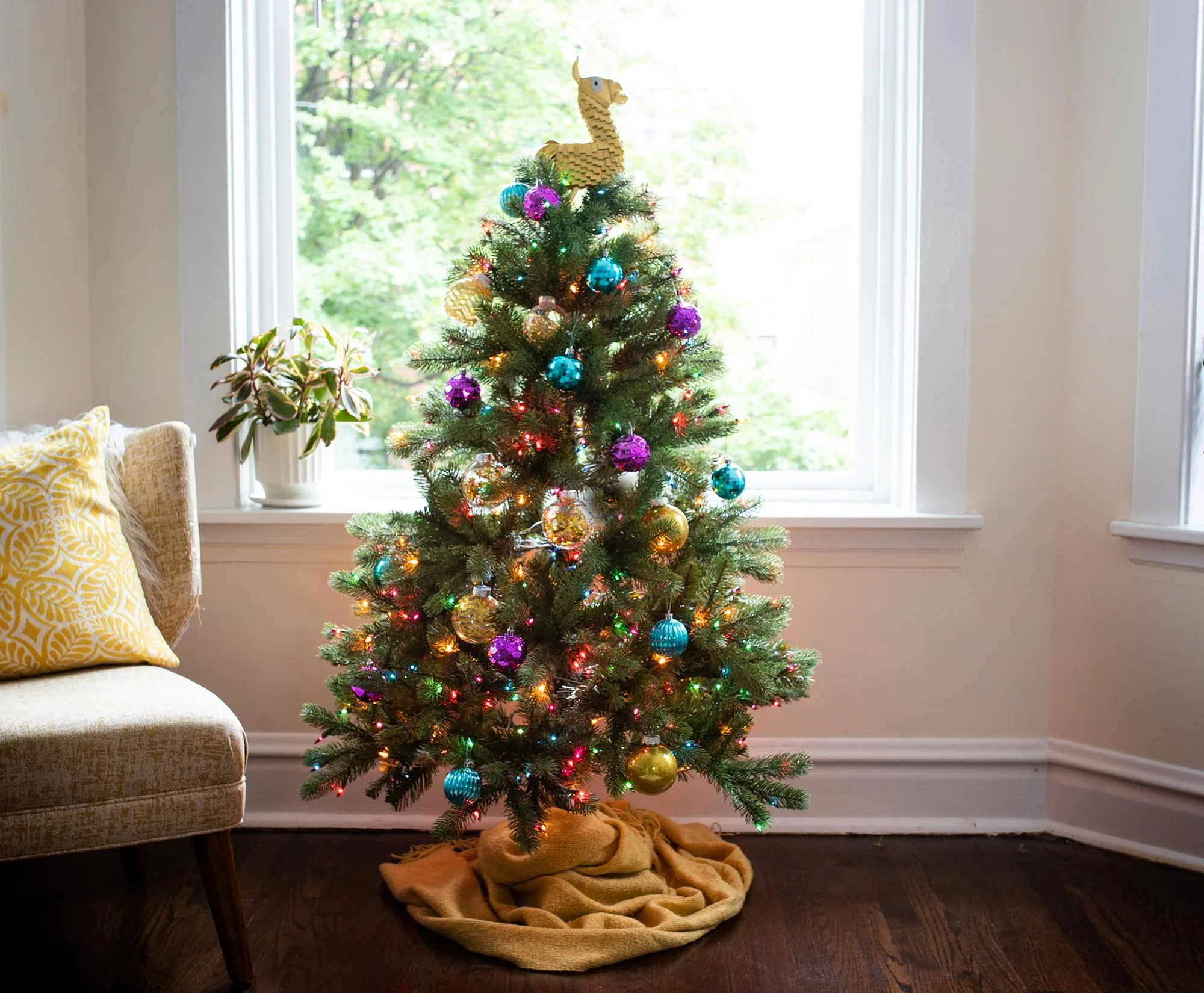 Fortnite Gold Loot Llama Figural Holiday Tree Topper Decoration - Image 6