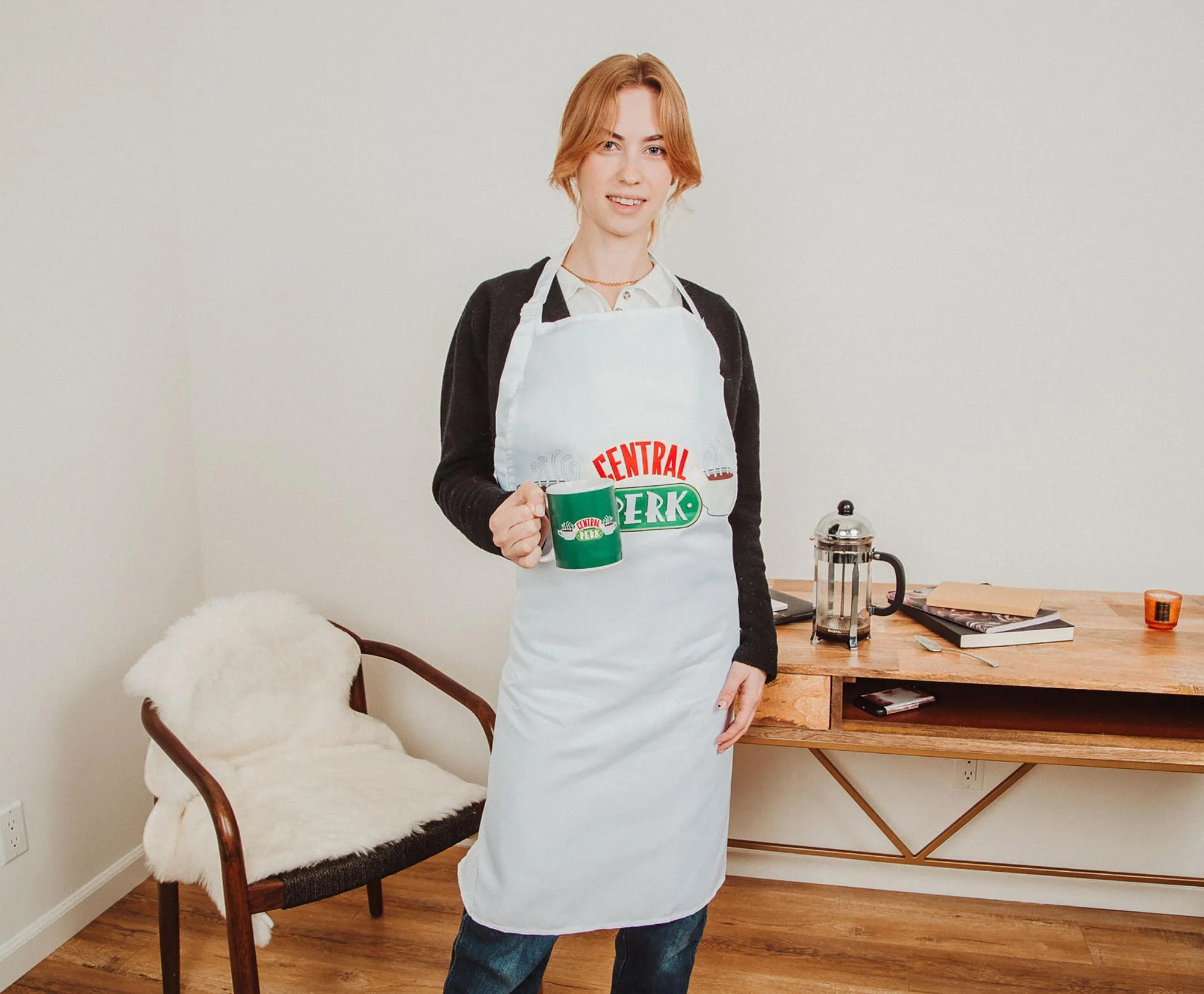 Friends Central Perk Ceramic Mug and Apron Set - Image 6