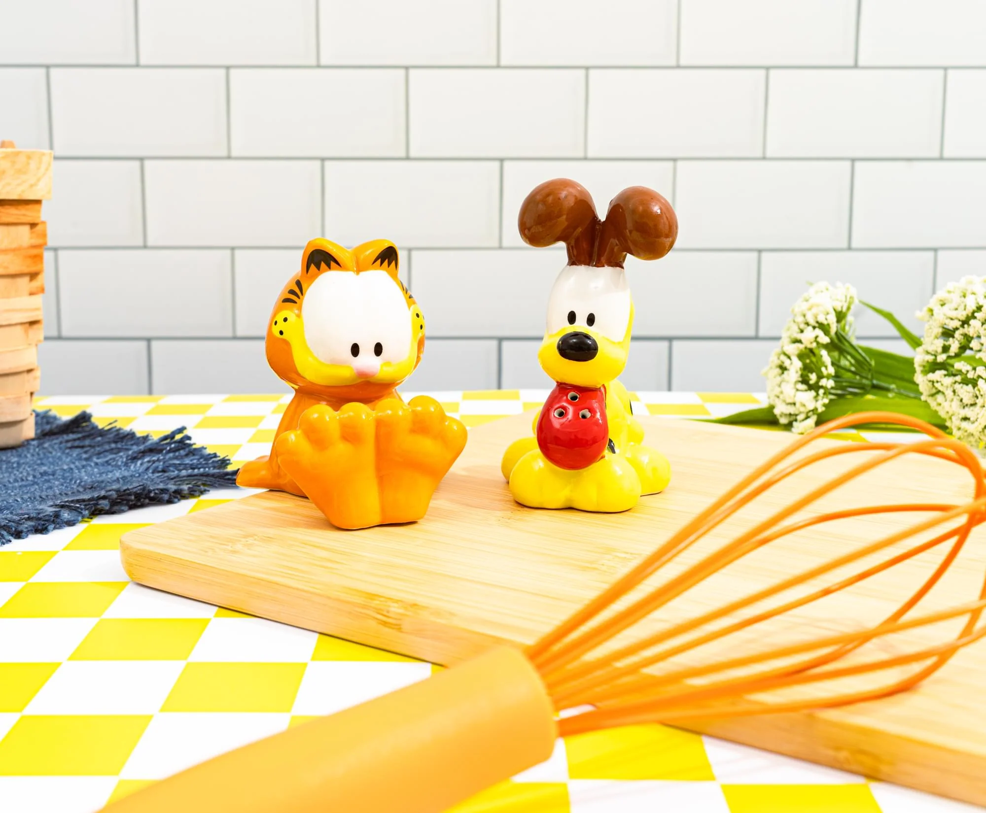 Garfield and Odie Ceramic Salt and Pepper Shaker Set - Image 6