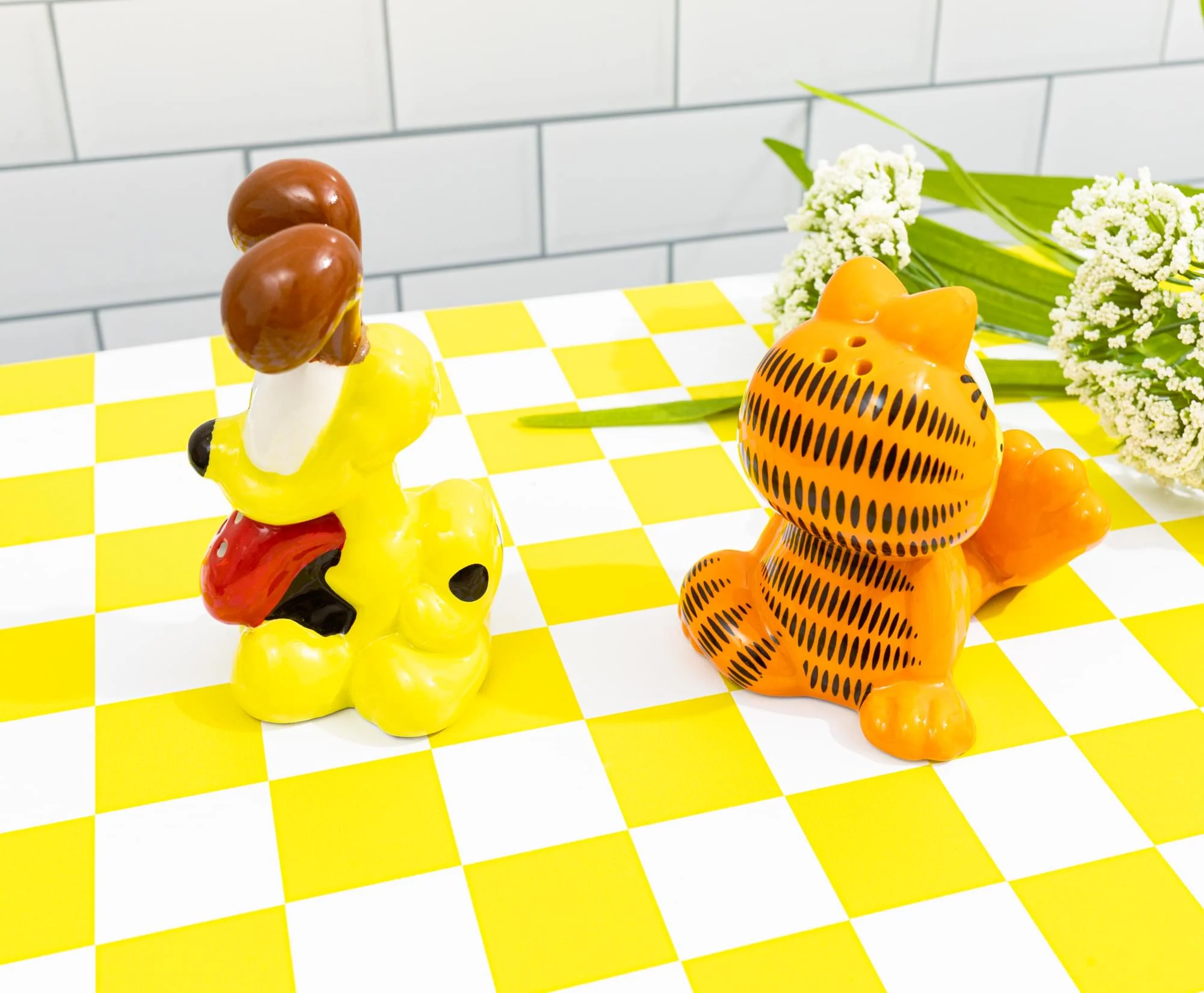 Garfield and Odie Ceramic Salt and Pepper Shaker Set - Image 8