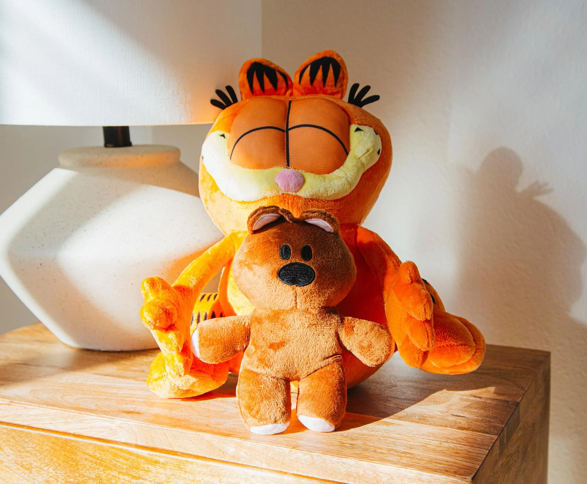 Garfield Holding Pooky 12-Inch Collector Plush - Image 8