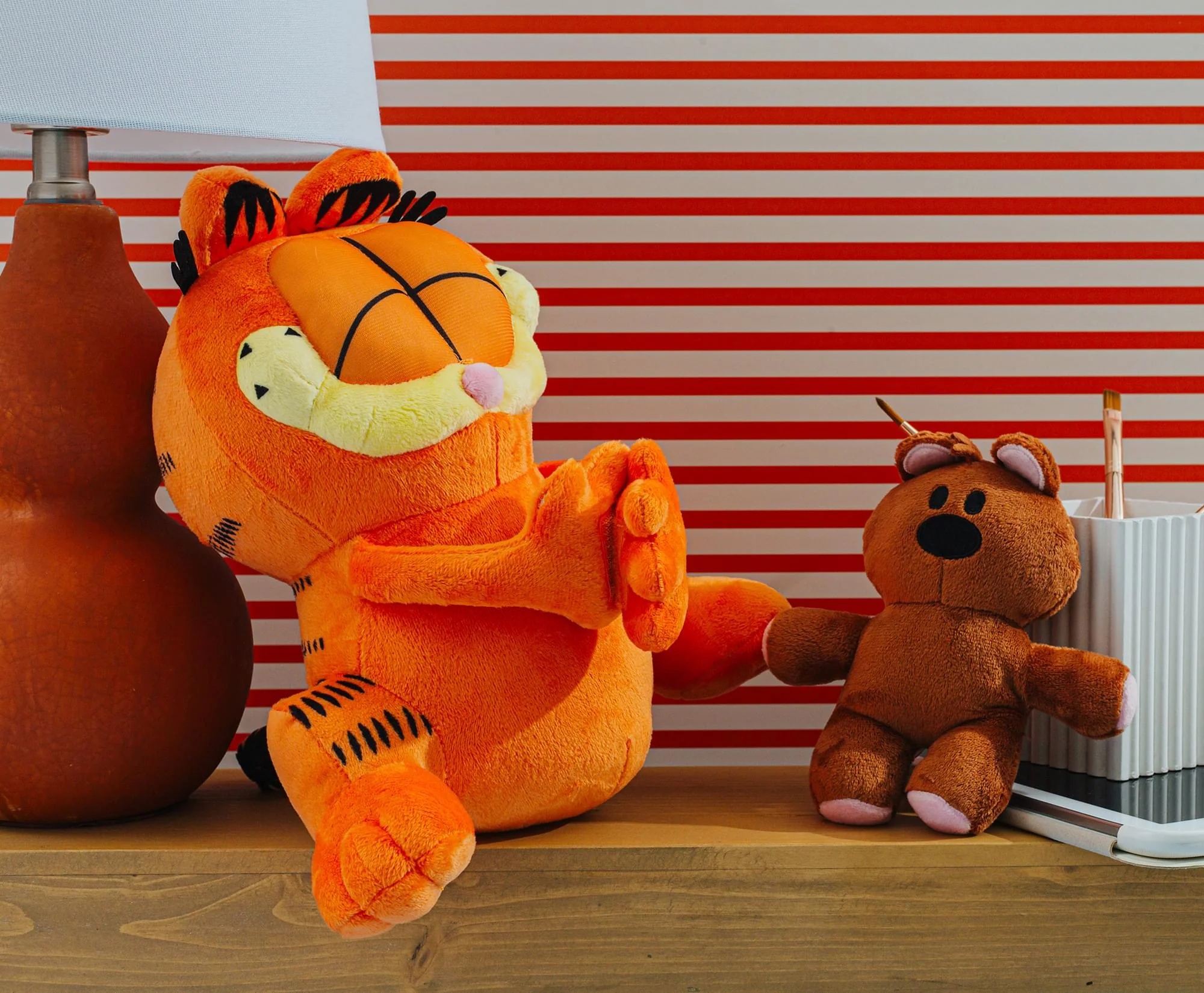 Garfield Holding Pooky 12-Inch Collector Plush - Image 9
