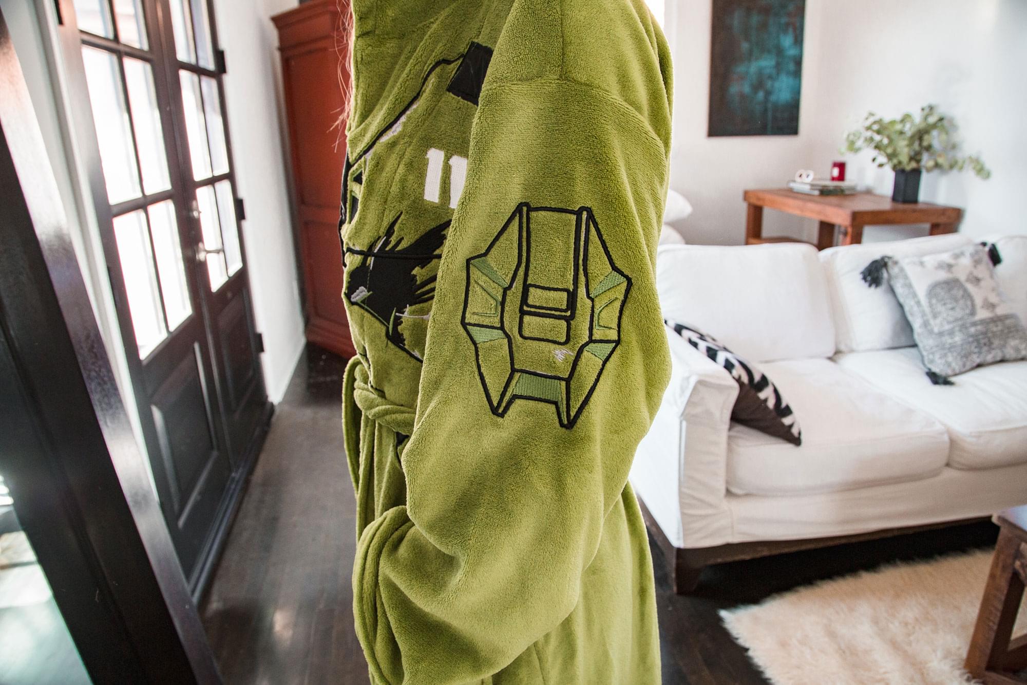 Halo Infinite Master Chief Hooded Bathrobe for Adults | One Size Fits Most - Image 4