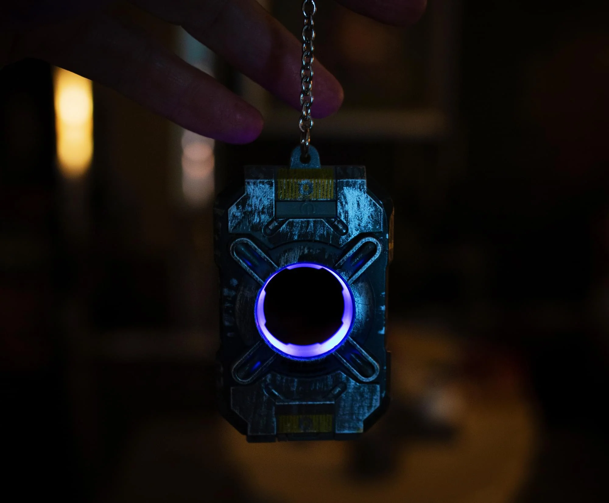 HALO Light-Up Cortana Chip Replica Pendant Keychain - Image 2