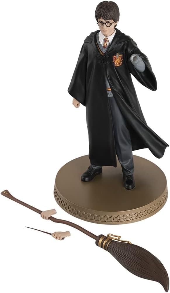 Eaglemoss Harry Potter 1:6 Mega Statue Harry Potter with Wand and Broomstick - Image 3
