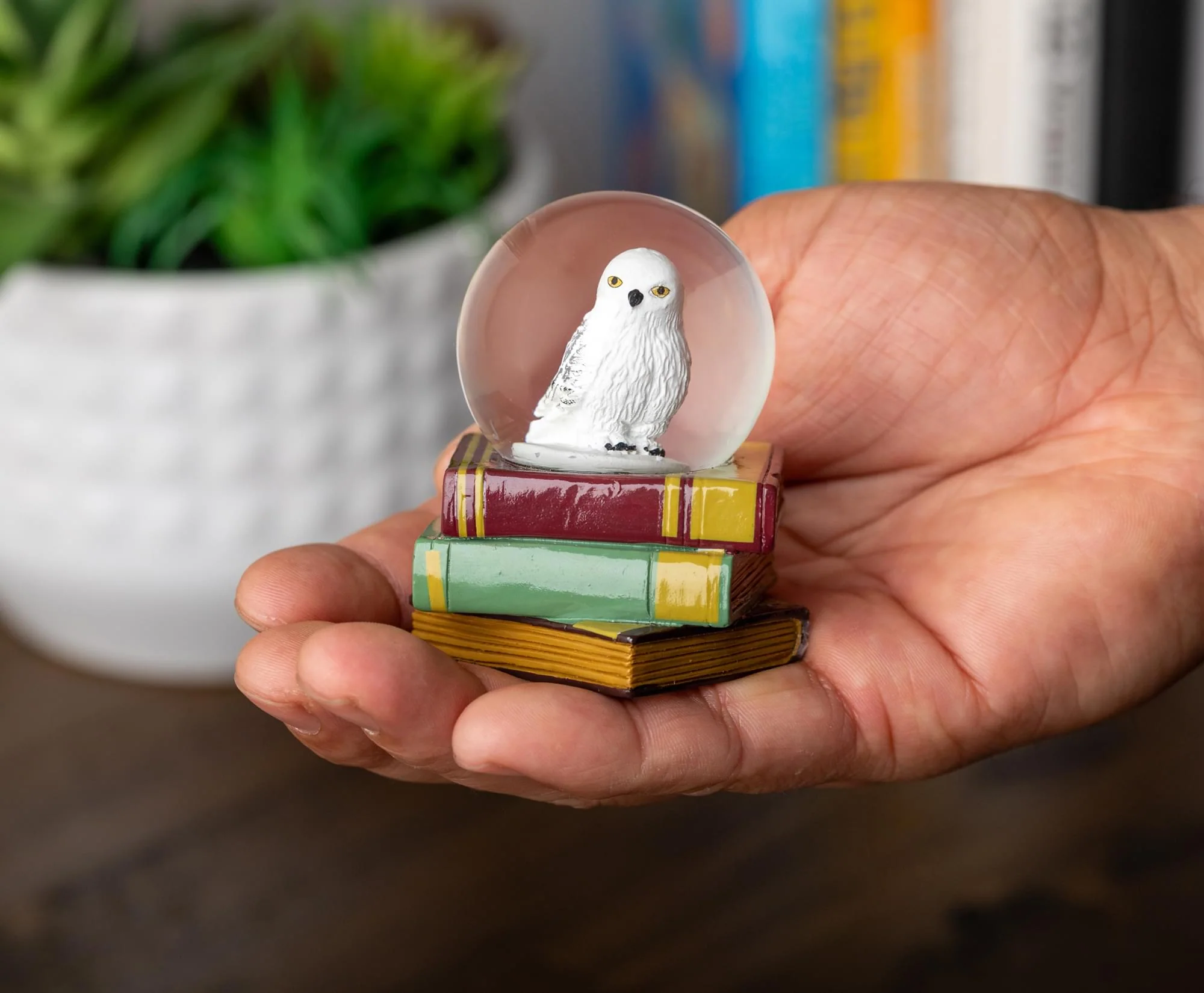 Harry Potter Hedwig the Owl 3-Inch Mini Snow Globe - Image 4