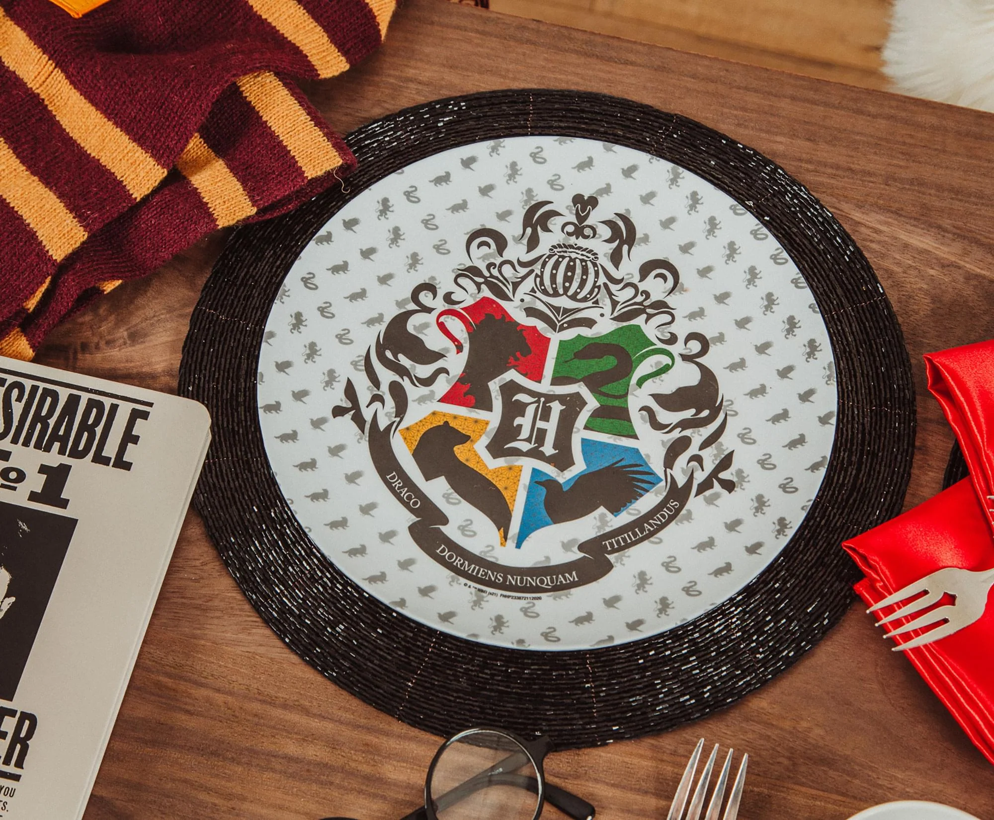 Harry Potter Hogwarts Crest 10-Inch Melamine Dinner Plates | Set of 4 - Image 3