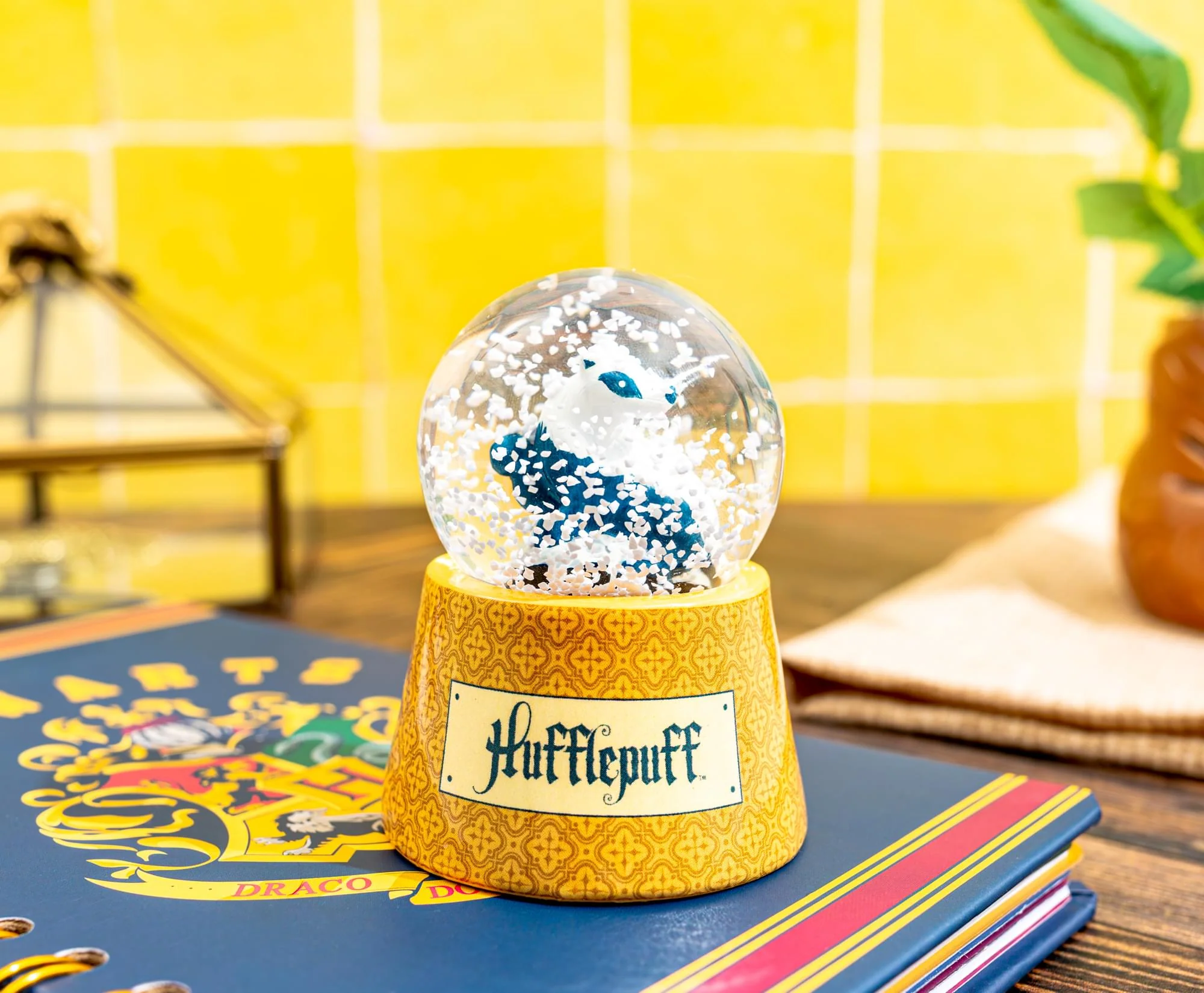 Harry Potter House Hufflepuff 3-Inch Mini Light-Up Snow Globe - Image 7