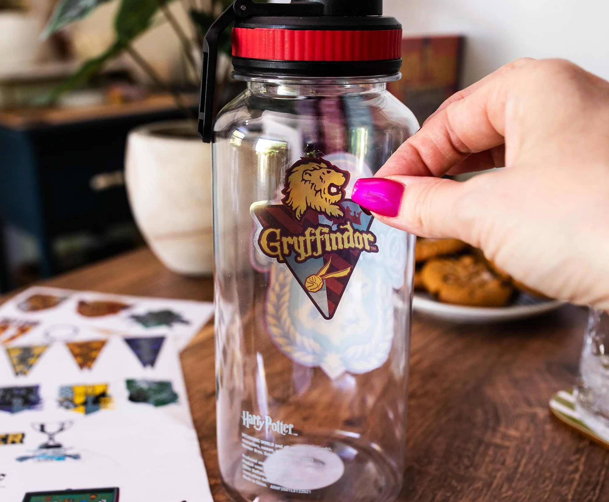 Harry Potter Quidditch 32-Ounce Water Bottle and Sticker Set - Image 6