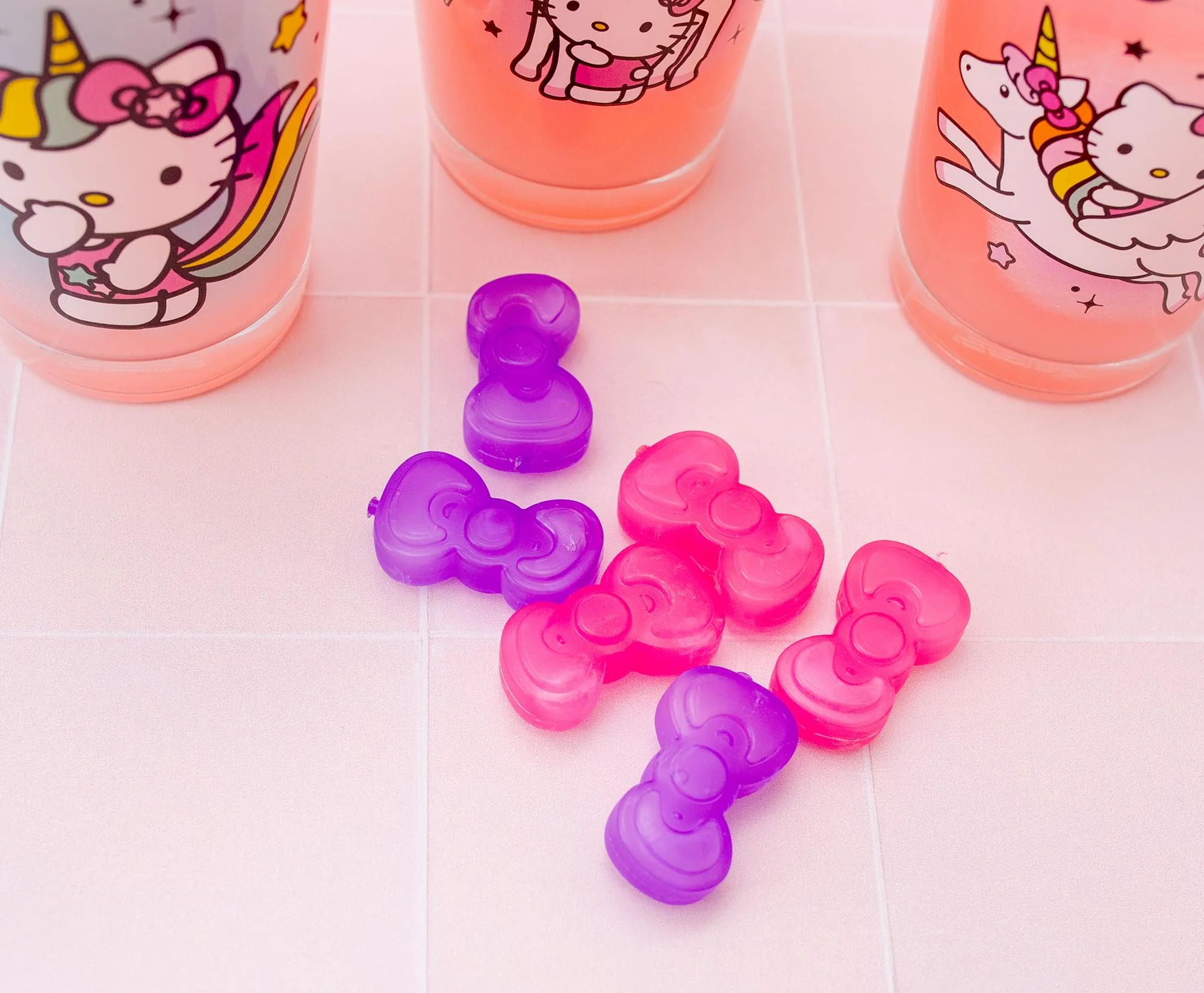 Sanrio Hello Kitty Pretty Bows Reusable Plastic Ice Cubes | Set of 6 - Image 3
