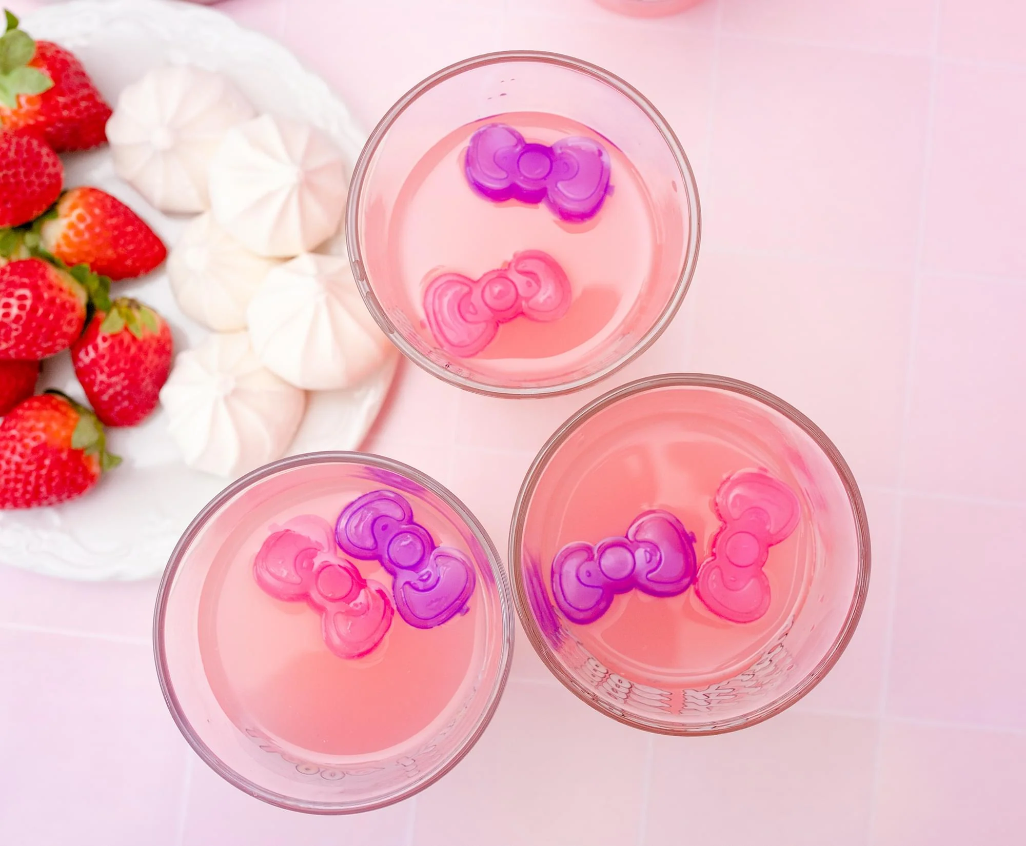 Sanrio Hello Kitty Pretty Bows Reusable Plastic Ice Cubes | Set of 6 - Image 5