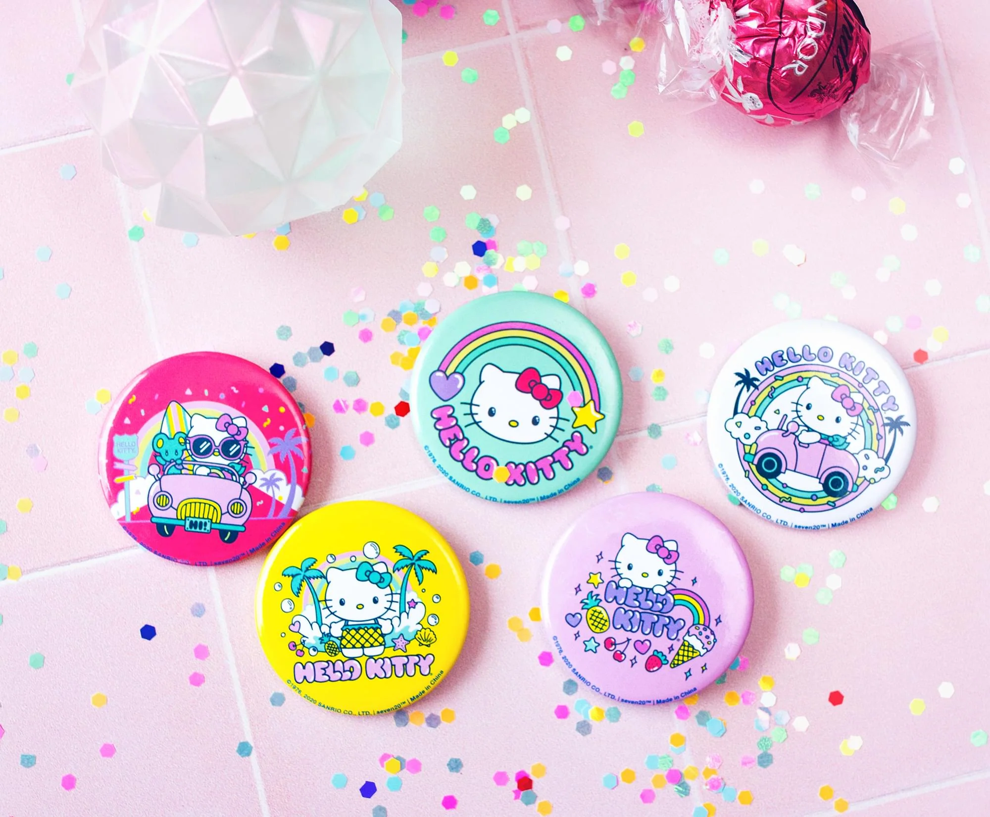 Sanrio Hello Kitty Pretty Pastels 5-Piece Tin Pin Button Set - Image 5