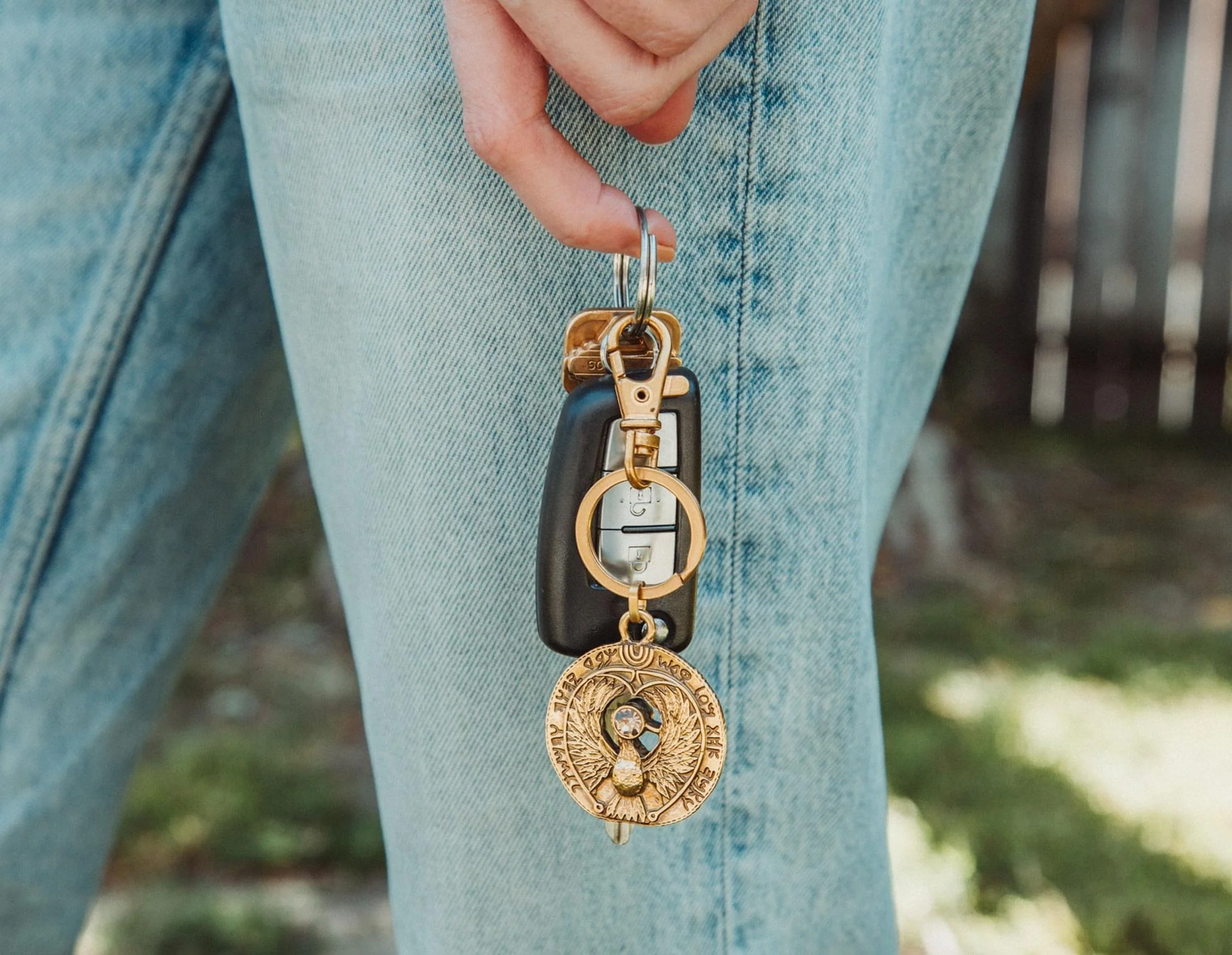 Indiana Jones and The Raiders Of The Lost Ark Talisman Double-Sided Keychain - Image 9