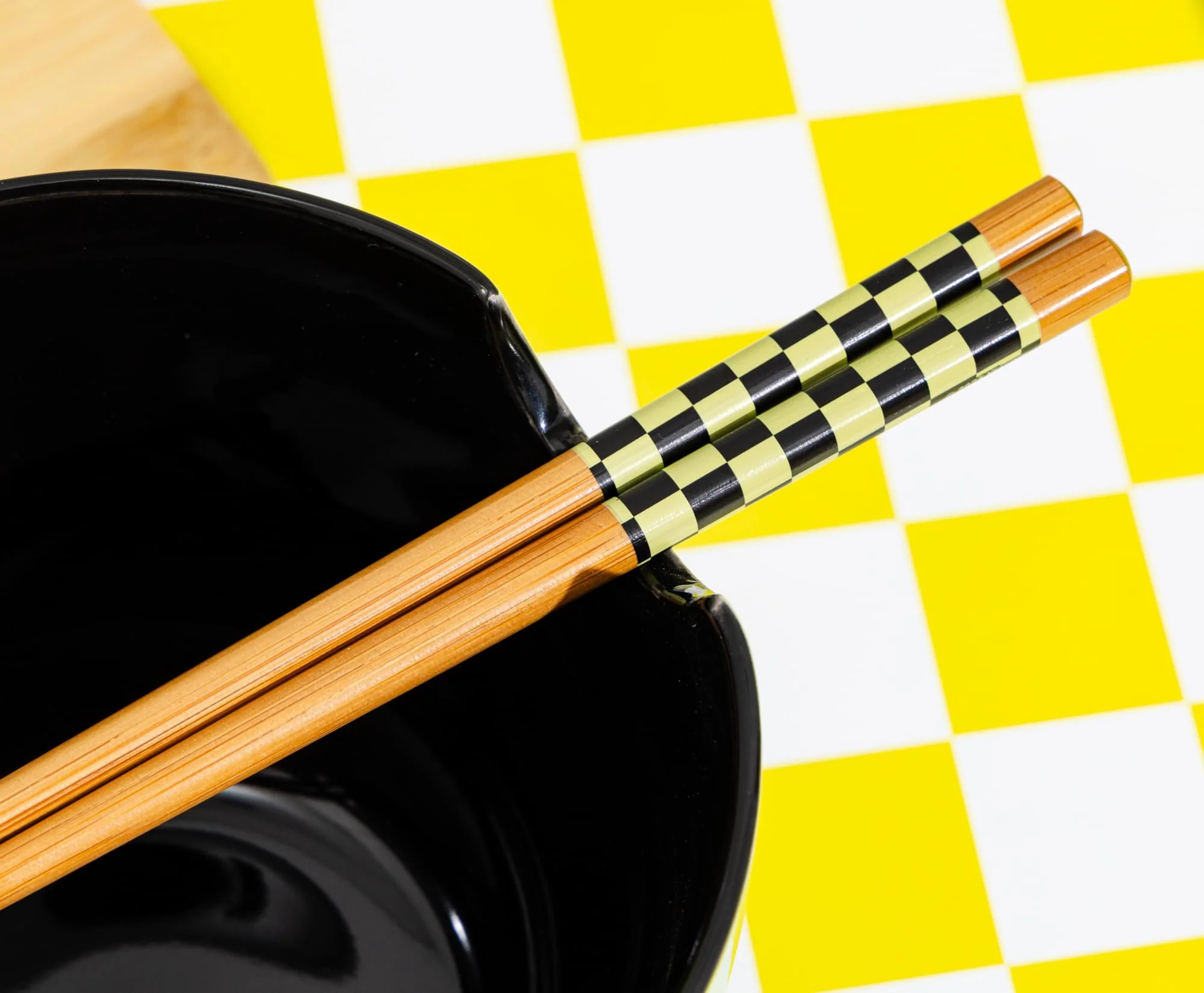 Invader Zim GIR Ceramic Ramen Bowl, Chopstick, and Spoon Set - Image 8
