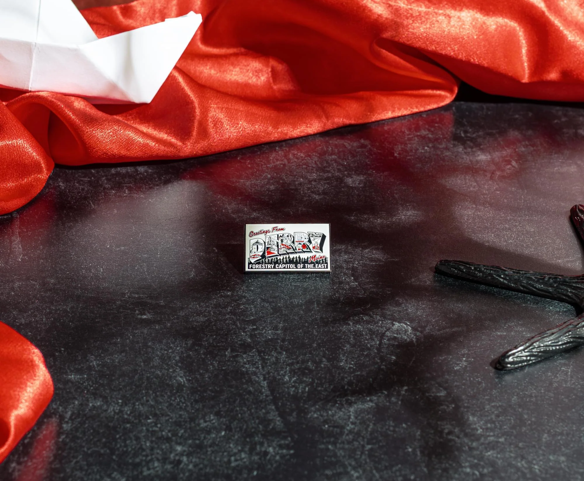 IT "Greetings From Derry" Postcard Printed Enamel Pin - Image 4