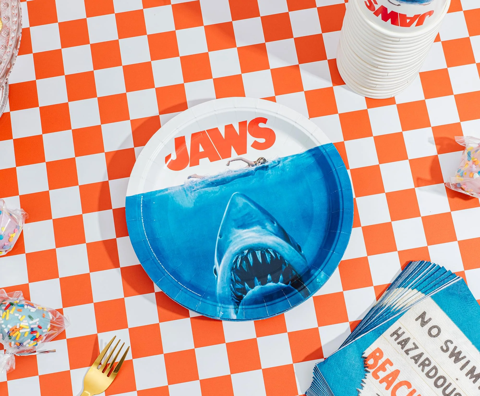 Jaws 60-Piece Party Tableware Set - Image 6