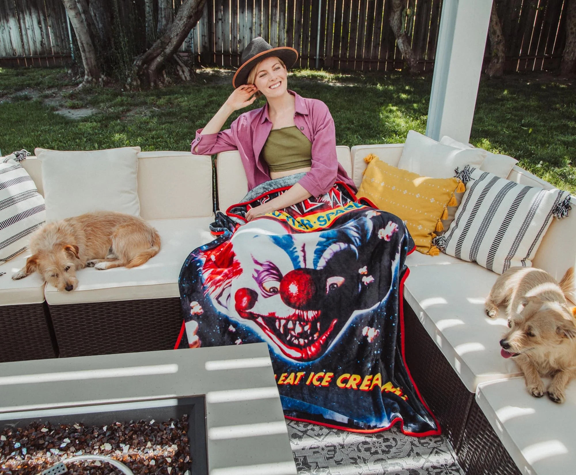 Killer Klowns From Outer Space Original Poster Raschel Throw Blanket - Image 6
