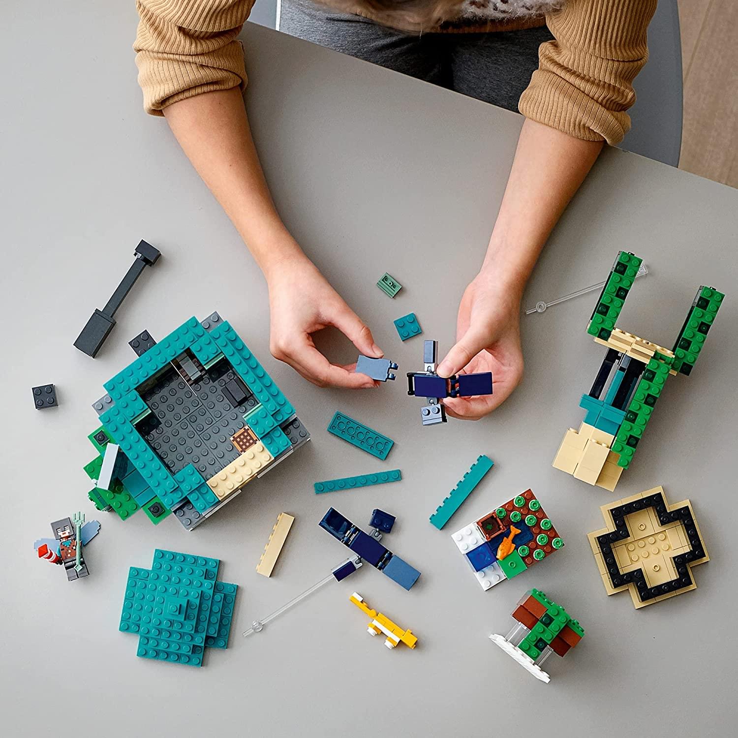 LEGO Minecraft 21173 The Sky Tower 565 Piece Building Kit - Image 4