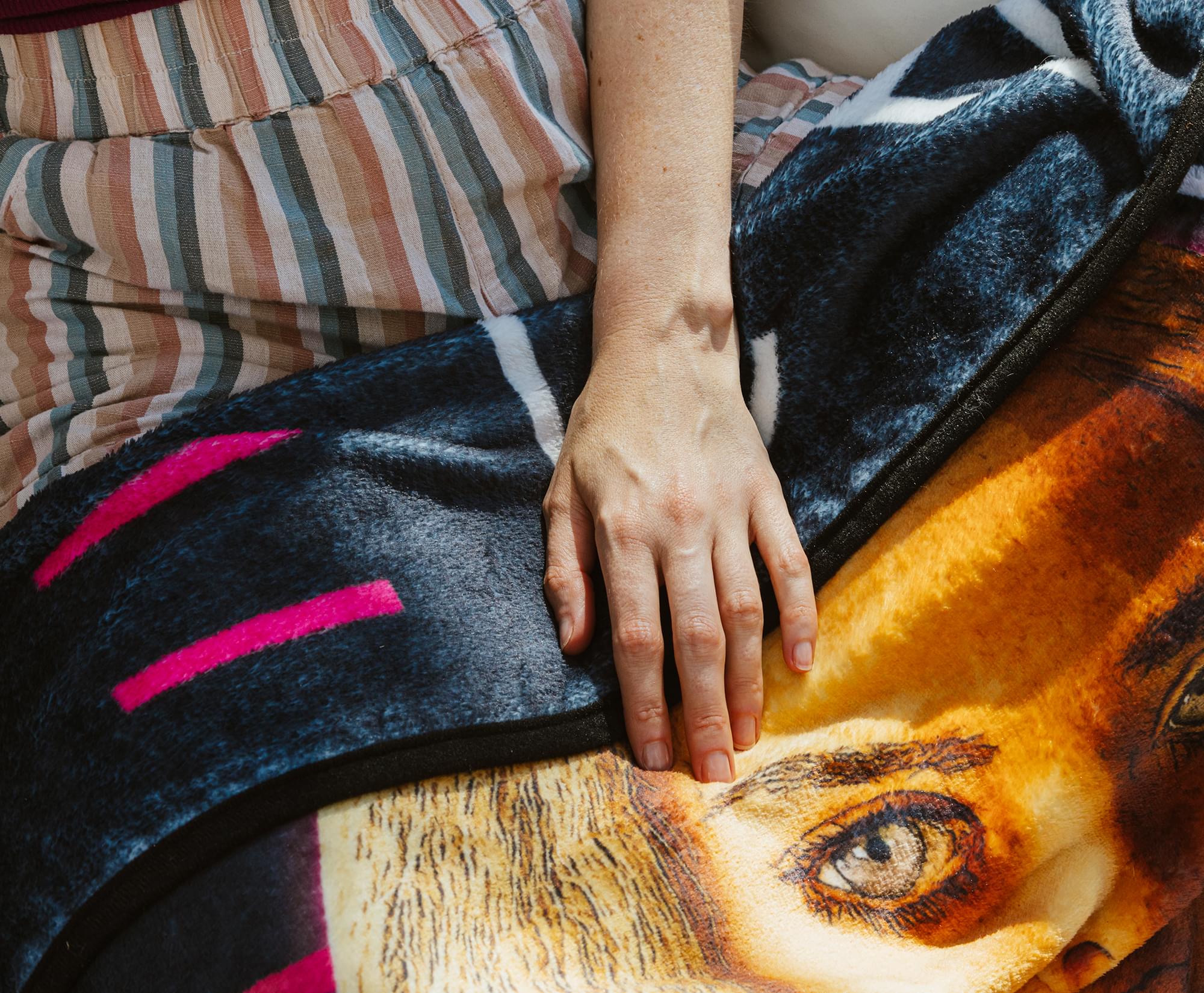 M3GAN "Friendship Has Evolved" Raschel Throw Blanket | 45 x 60 Inches - Image 6