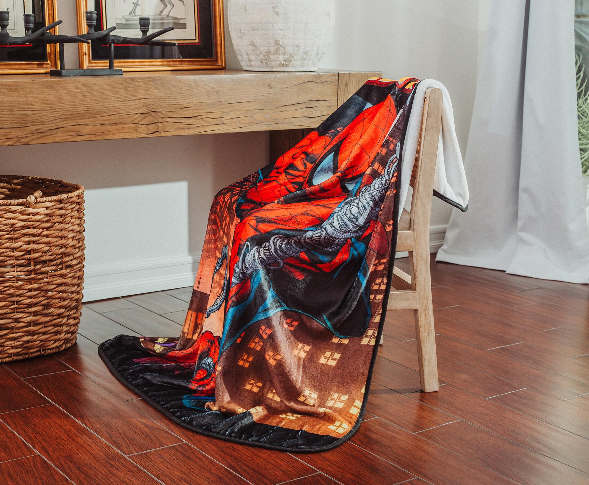 Marvel Comics Spider-Man: One More Day Fleece Throw Blanket | 45 x 60 Inches - Image 4