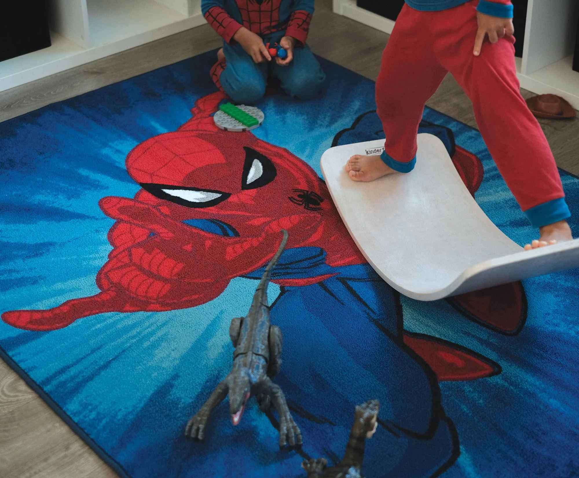 Marvel Spider-Man Classic Area Rug | 72 x 52 Inches - Image 4