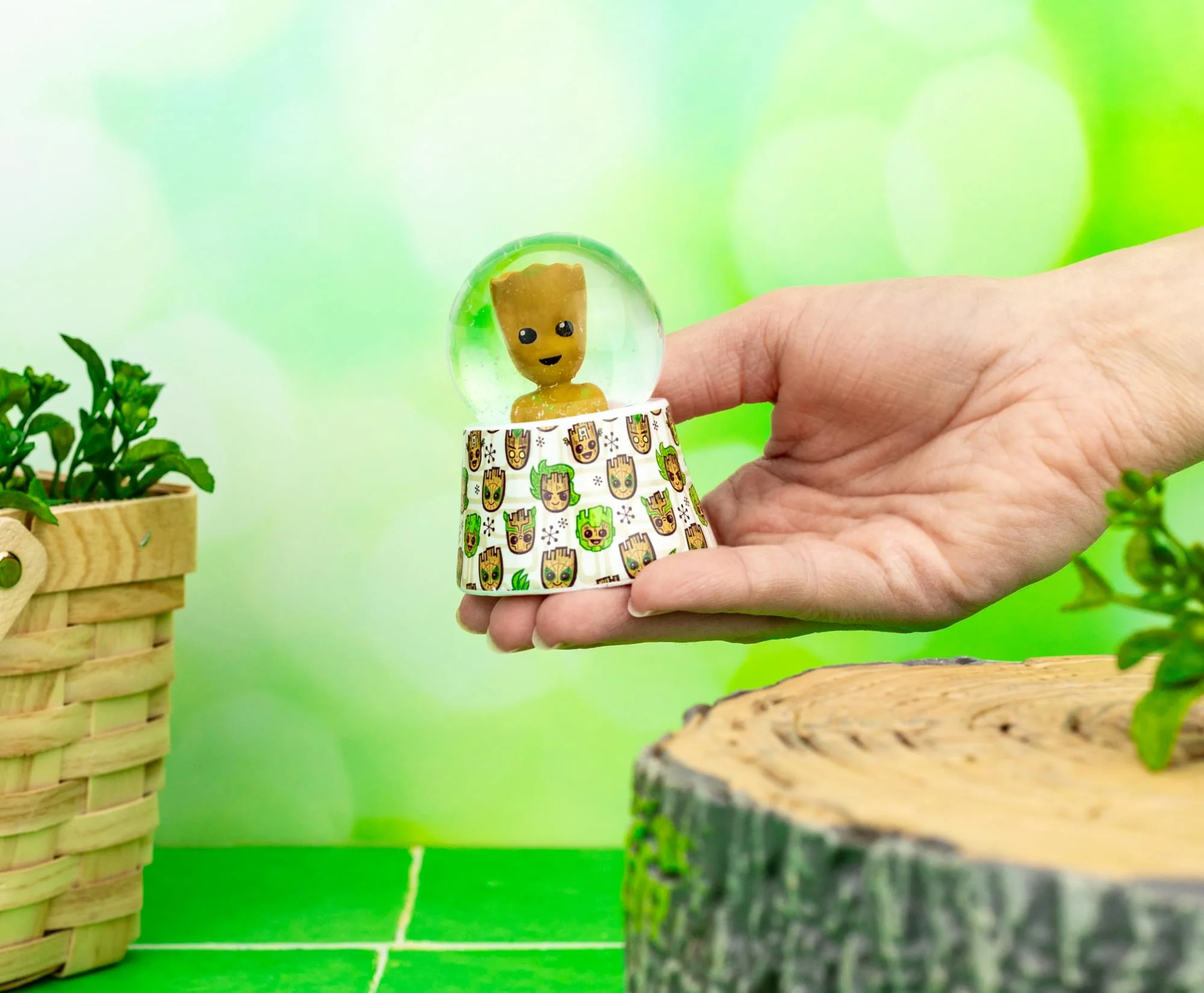 Marvel Studios Guardians Of The Galaxy Groot 3-Inch Mini Light-Up Snow Globe - Image 9