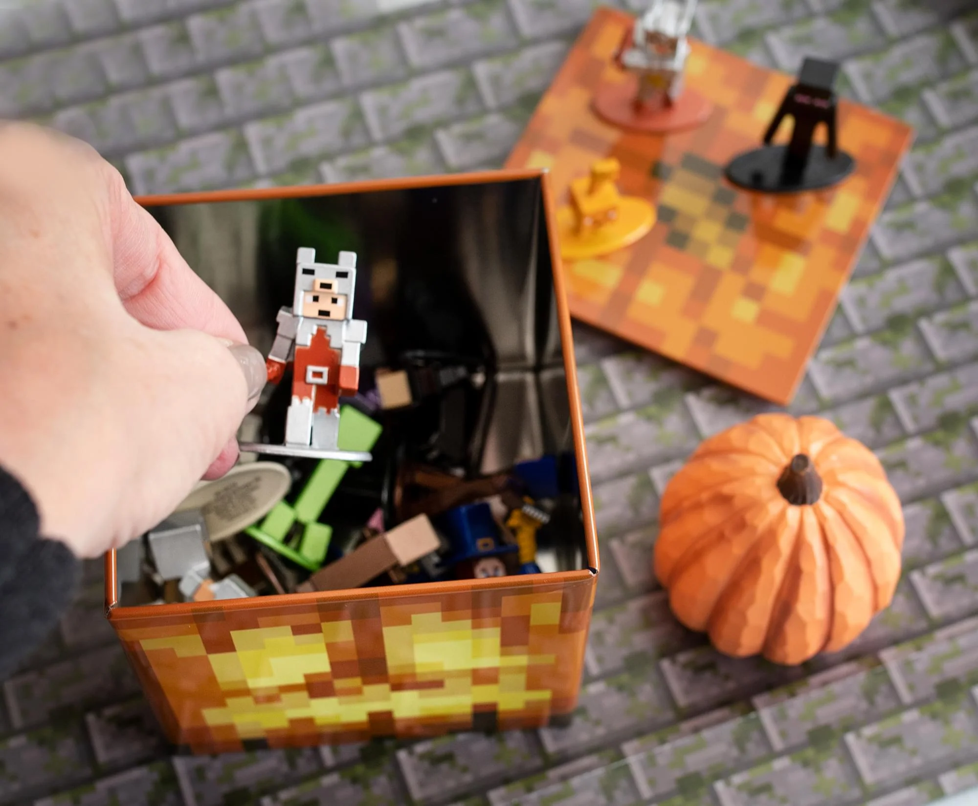 Minecraft 4x4 Inch Tin Storage Box Set of 5 | Bee | Creeper | TNT | Table | Jack - Image 4