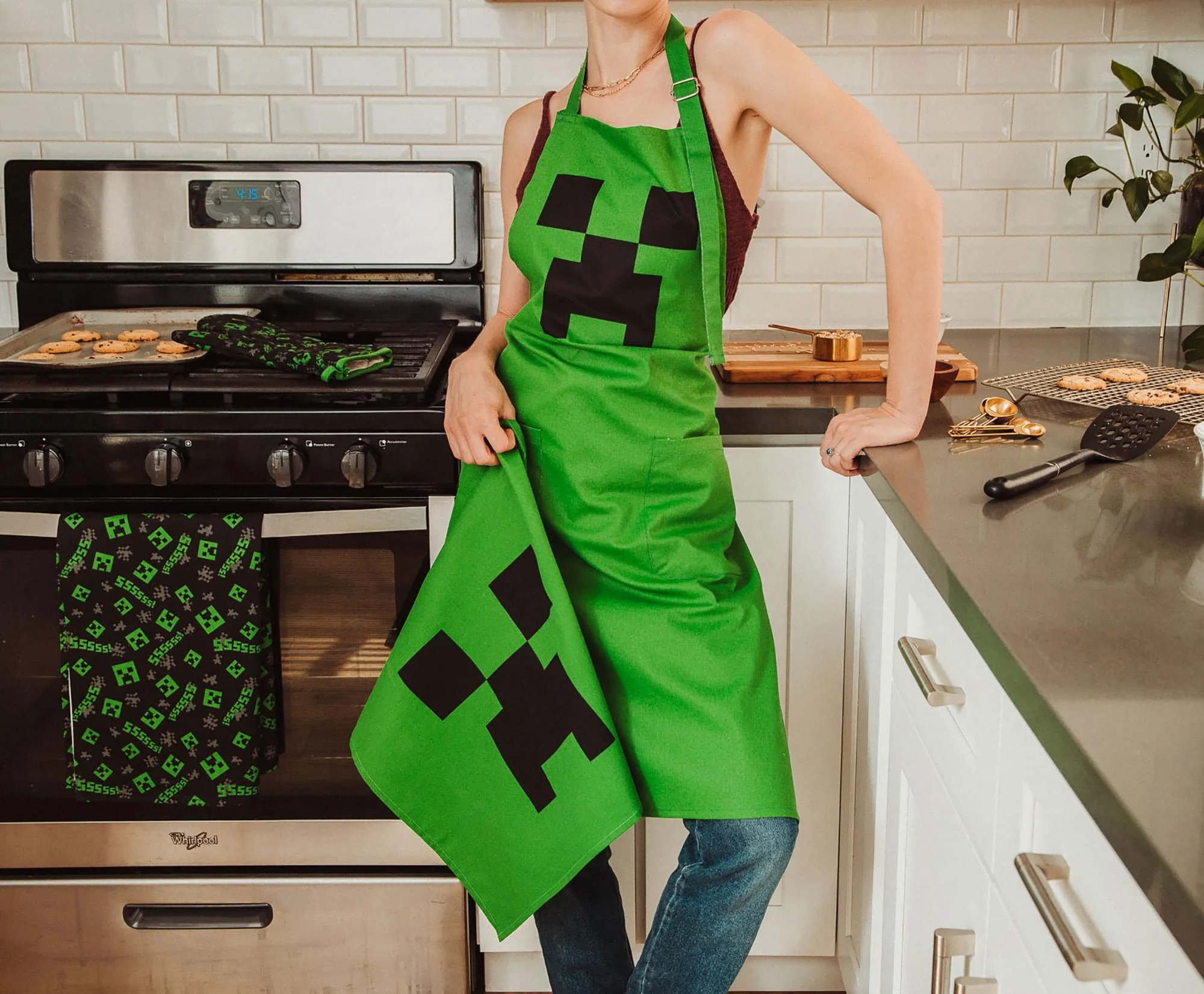 Minecraft Green Creeper Kitchen Set | Apron, Oven Mitt, Dish Towels, Pot Holder - Image 7