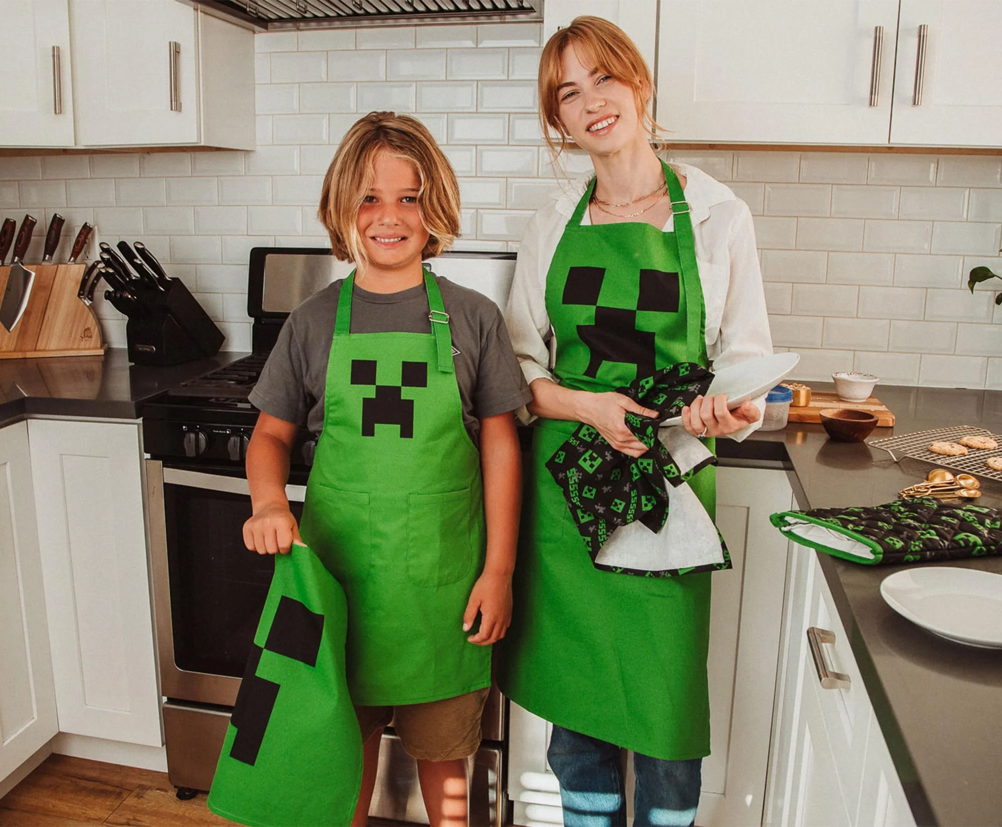 Minecraft Green Creeper Youth Kitchen Cooking Apron - Image 3